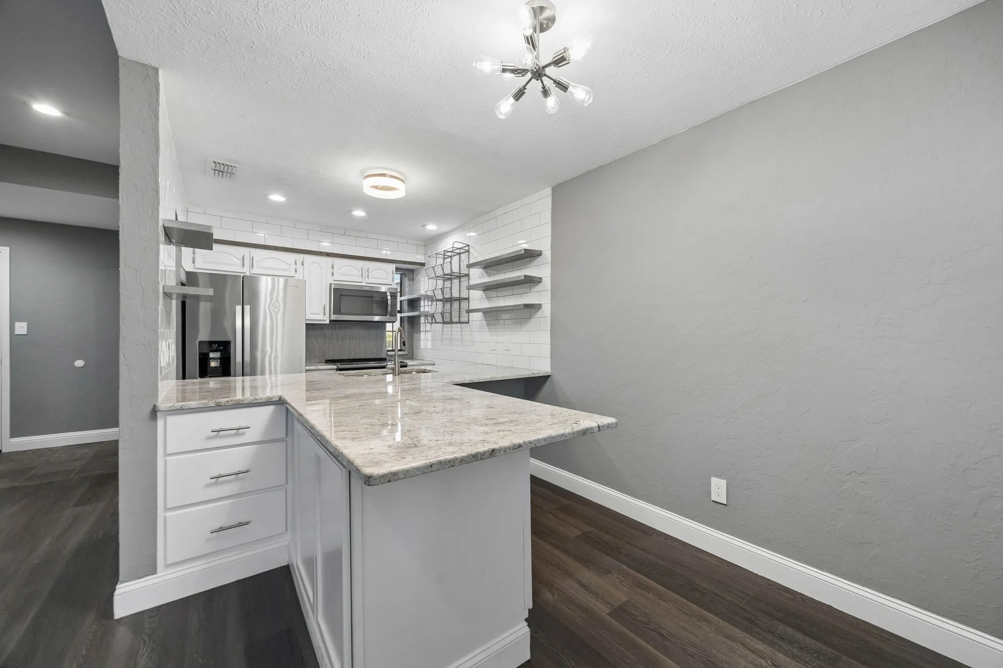 Condominium For Rent in Dallas County , 5100 Verde Valley Lane 143, Dallas, Texas 75254, 2 Bedroom, 2 Bathroom, Garage spaces, 1,013 Sqft, built in 1982, mls#21388932, Real Estate Agent in Dallas, Homes For Rent in Dallas county, Homes For Rent in Dallas, Realtor in Dallas Texas, Real Estate Brokerage Independent Realty Texas, Luminita Cordes Realtor