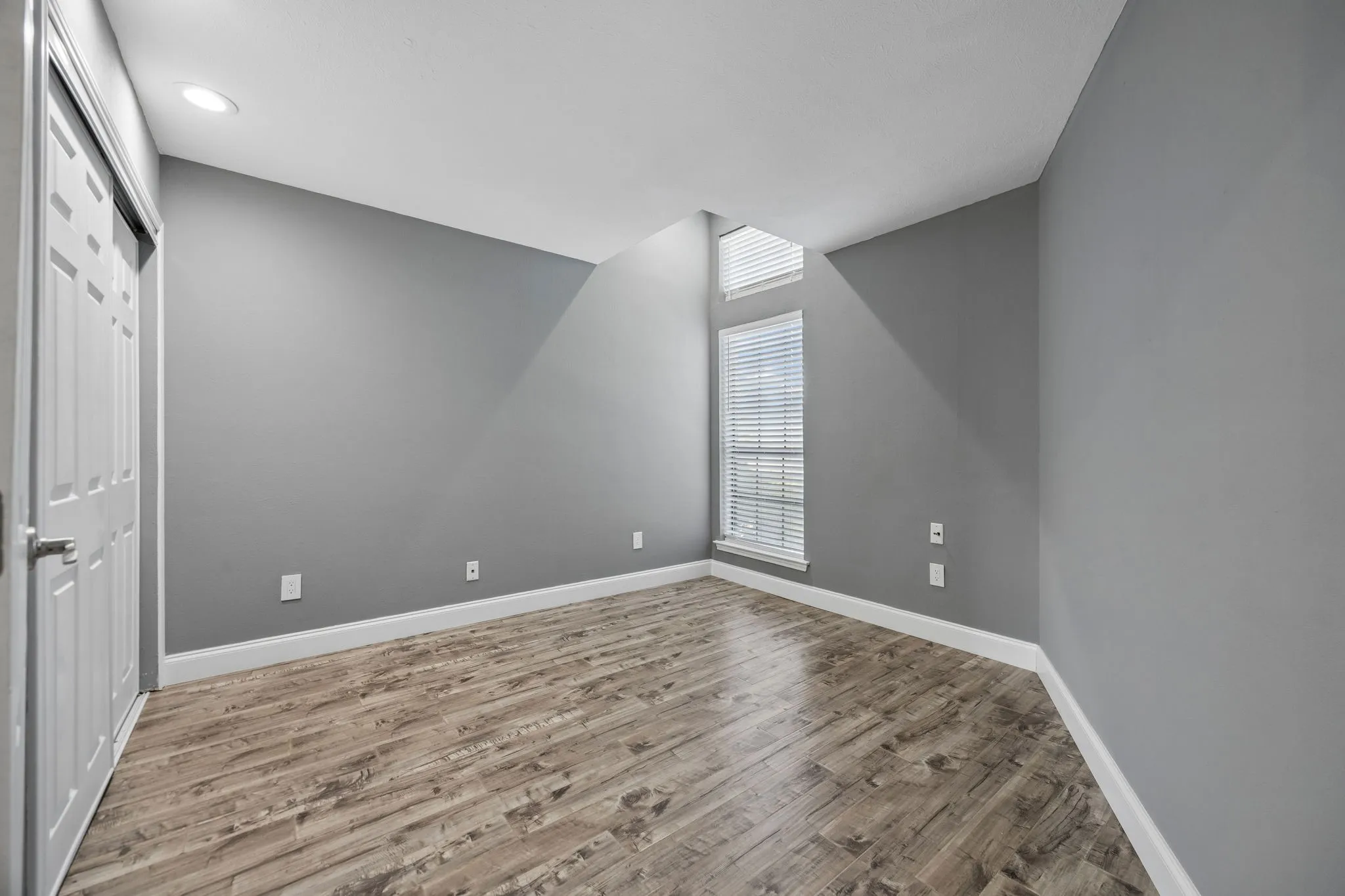 Condominium For Rent in Dallas County , 5100 Verde Valley Lane 143, Dallas, Texas 75254, 2 Bedroom, 2 Bathroom, Garage spaces, 1,013 Sqft, built in 1982, mls#21388932, Real Estate Agent in Dallas, Homes For Rent in Dallas county, Homes For Rent in Dallas, Realtor in Dallas Texas, Real Estate Brokerage Independent Realty Texas, Luminita Cordes Realtor