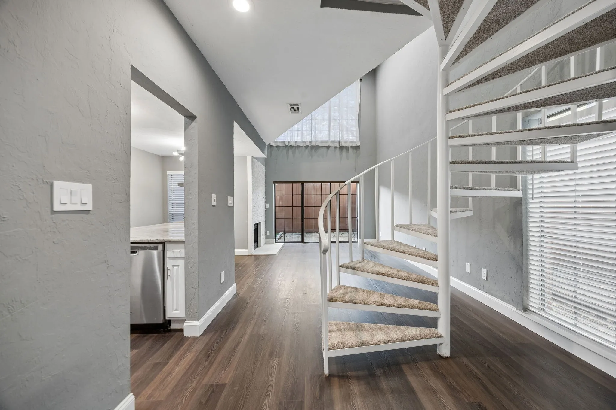 Condominium For Rent in Dallas County , 5100 Verde Valley Lane 143, Dallas, Texas 75254, 2 Bedroom, 2 Bathroom, Garage spaces, 1,013 Sqft, built in 1982, mls#21388932, Real Estate Agent in Dallas, Homes For Rent in Dallas county, Homes For Rent in Dallas, Realtor in Dallas Texas, Real Estate Brokerage Independent Realty Texas, Luminita Cordes Realtor