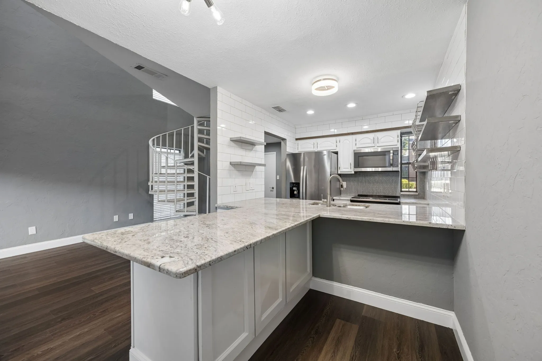 Condominium For Rent in Dallas County , 5100 Verde Valley Lane 143, Dallas, Texas 75254, 2 Bedroom, 2 Bathroom, Garage spaces, 1,013 Sqft, built in 1982, mls#21388932, Real Estate Agent in Dallas, Homes For Rent in Dallas county, Homes For Rent in Dallas, Realtor in Dallas Texas, Real Estate Brokerage Independent Realty Texas, Luminita Cordes Realtor
