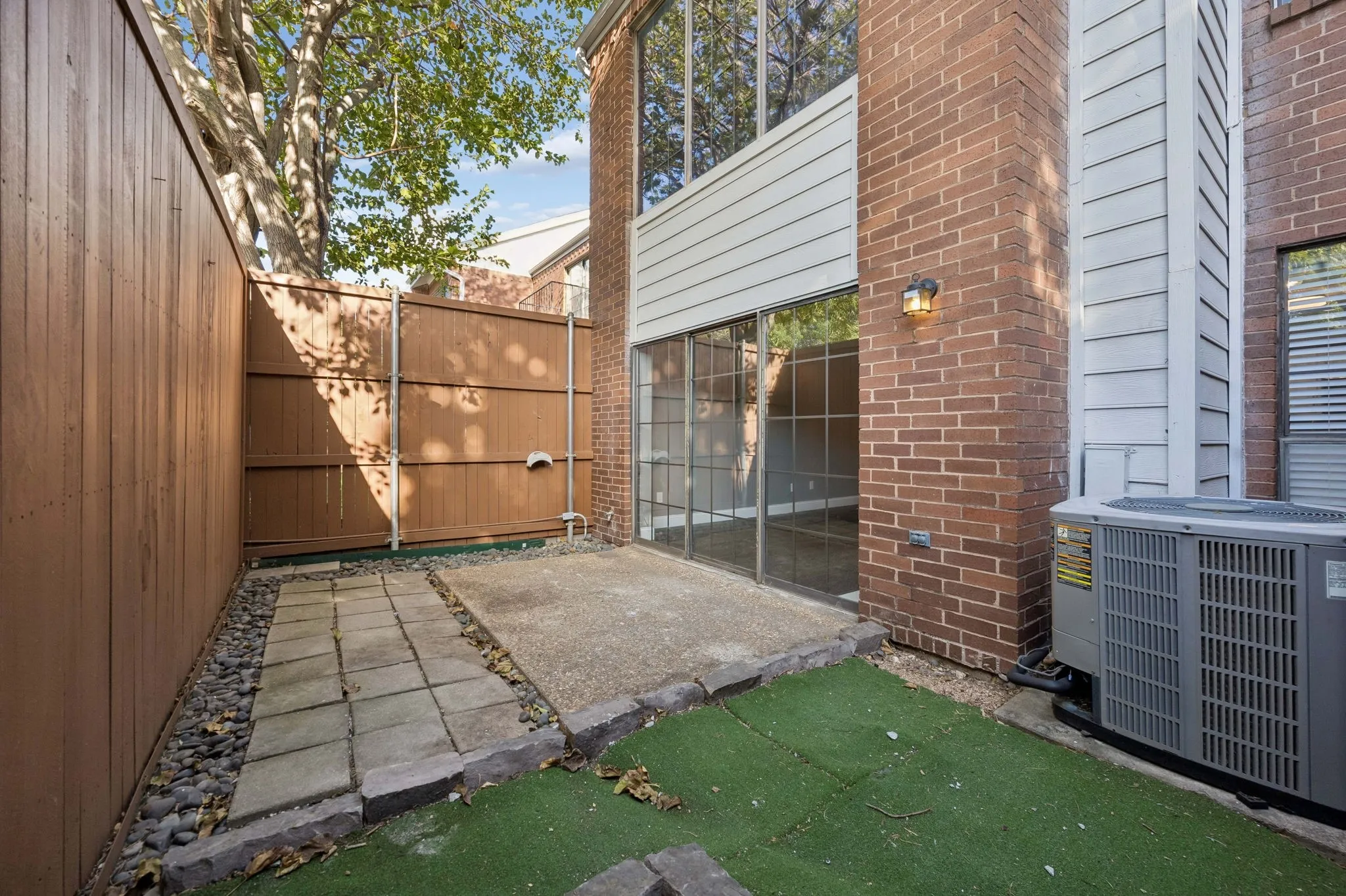 Condominium For Rent in Dallas County , 5100 Verde Valley Lane 143, Dallas, Texas 75254, 2 Bedroom, 2 Bathroom, Garage spaces, 1,013 Sqft, built in 1982, mls#21388932, Real Estate Agent in Dallas, Homes For Rent in Dallas county, Homes For Rent in Dallas, Realtor in Dallas Texas, Real Estate Brokerage Independent Realty Texas, Luminita Cordes Realtor