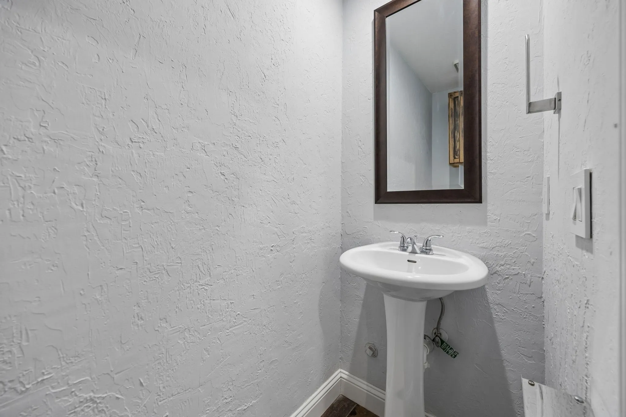 Condominium For Rent in Dallas County , 5100 Verde Valley Lane 143, Dallas, Texas 75254, 2 Bedroom, 2 Bathroom, Garage spaces, 1,013 Sqft, built in 1982, mls#21388932, Real Estate Agent in Dallas, Homes For Rent in Dallas county, Homes For Rent in Dallas, Realtor in Dallas Texas, Real Estate Brokerage Independent Realty Texas, Luminita Cordes Realtor