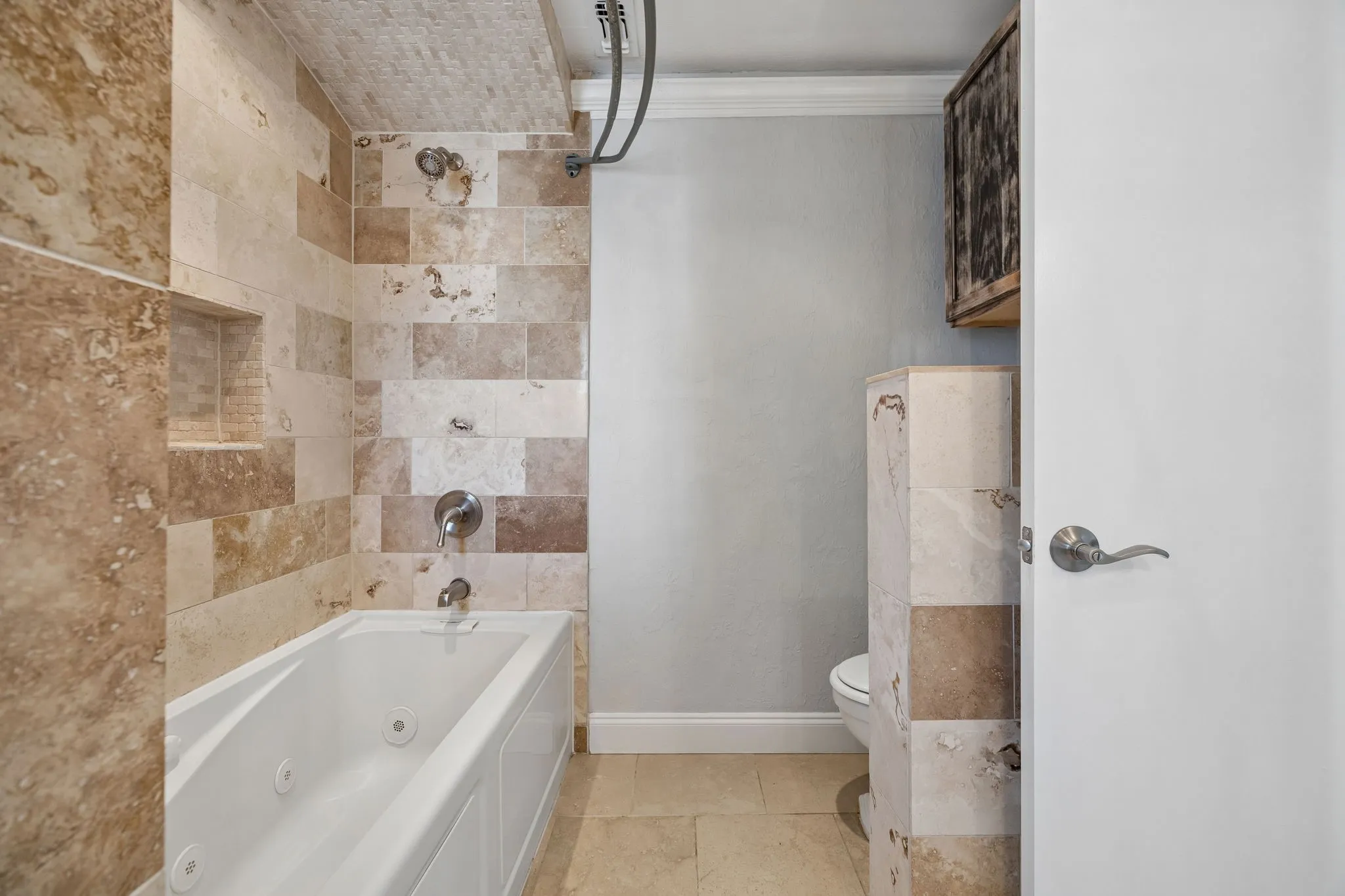 Condominium For Rent in Dallas County , 5100 Verde Valley Lane 143, Dallas, Texas 75254, 2 Bedroom, 2 Bathroom, Garage spaces, 1,013 Sqft, built in 1982, mls#21388932, Real Estate Agent in Dallas, Homes For Rent in Dallas county, Homes For Rent in Dallas, Realtor in Dallas Texas, Real Estate Brokerage Independent Realty Texas, Luminita Cordes Realtor
