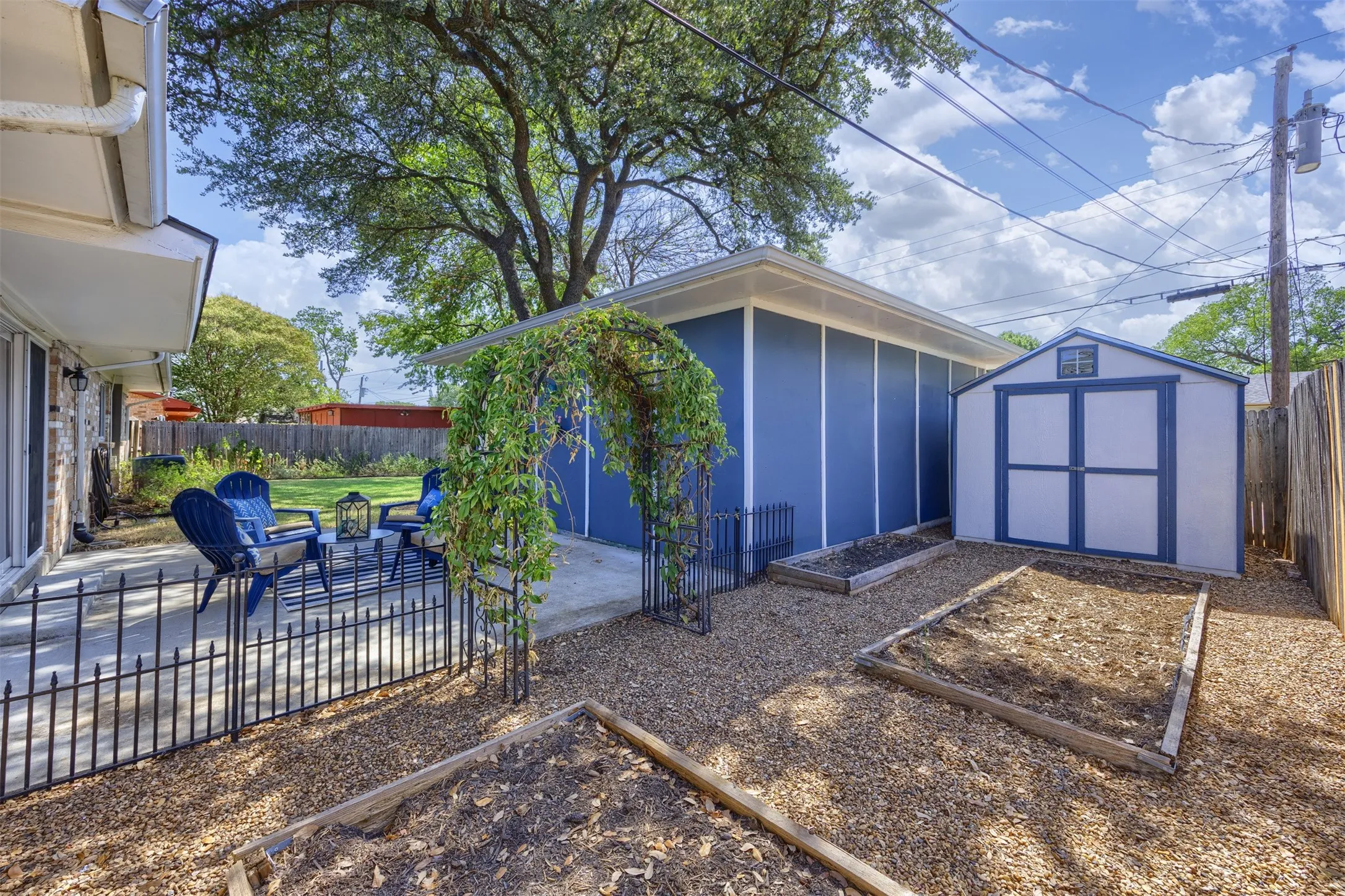 Single Family Residence For Sale in Dallas County , 1118 Pacific Drive, Richardson, Texas 75081, 3 Bedroom, 2 Bathroom, 2 Garage spaces, 1,359 Sqft, built in 1964, mls#21388042, Real Estate Agent in Richardson, Homes For Sale in Dallas county, Homes For Sale in Richardson, Realtor in Richardson Texas, Real Estate Brokerage Independent Realty Texas, Luminita Cordes Realtor