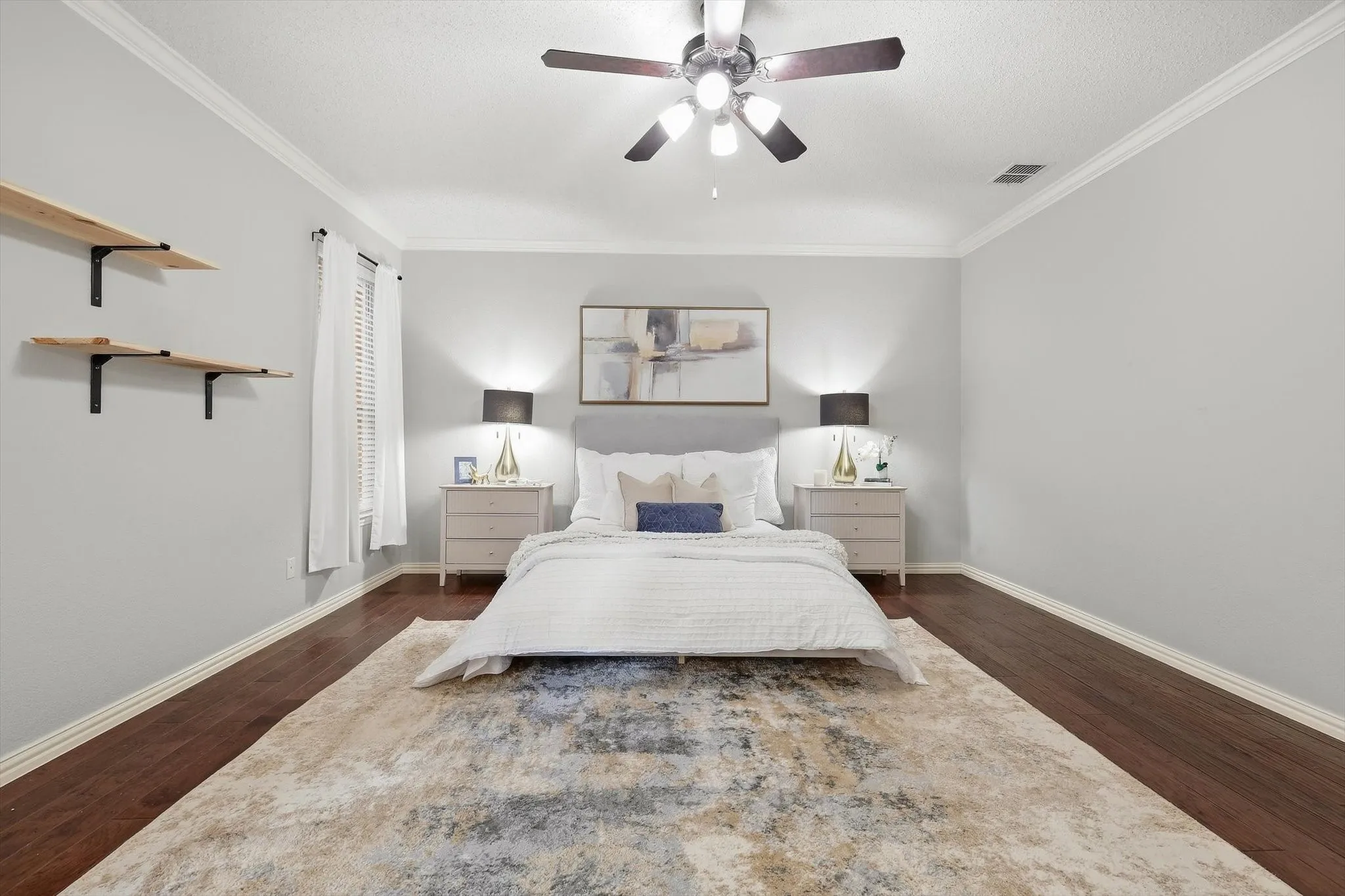Recessed lighting, crown molding, wood-finish flooring, ceiling fan with light fixture, and window with blinds