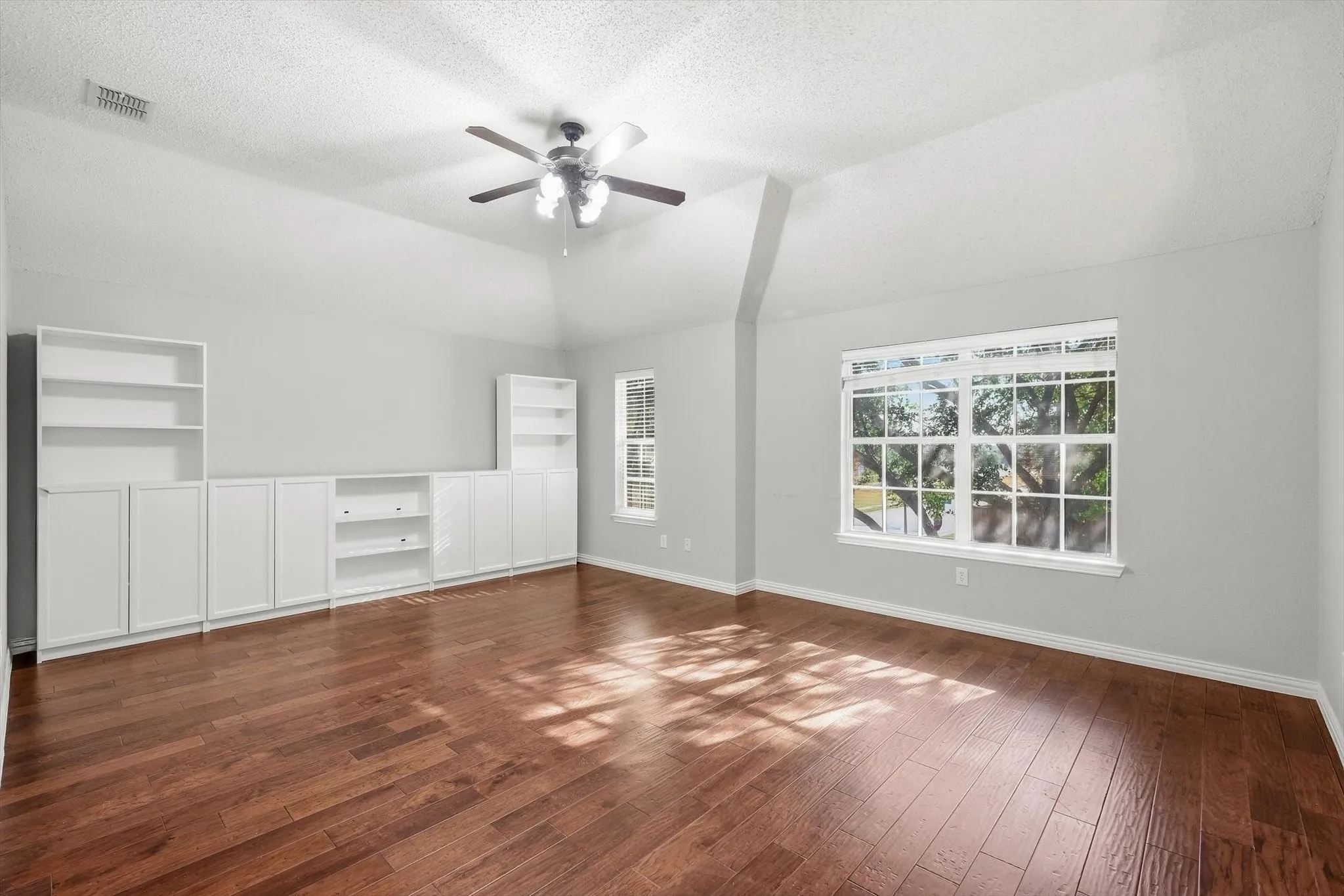 Single Family Residence For Sale in Collin County , 8309 Sand Ridge Drive, Plano, Texas 75025, 4 Bedroom, 4 Bathroom, 2 Garage spaces, 3,283 Sqft, built in 2001, mls#21388265, Real Estate Agent in Plano, Homes For Sale in Collin county, Homes For Sale in Plano, Realtor in Plano Texas, Real Estate Brokerage Independent Realty Texas, Luminita Cordes Realtor
