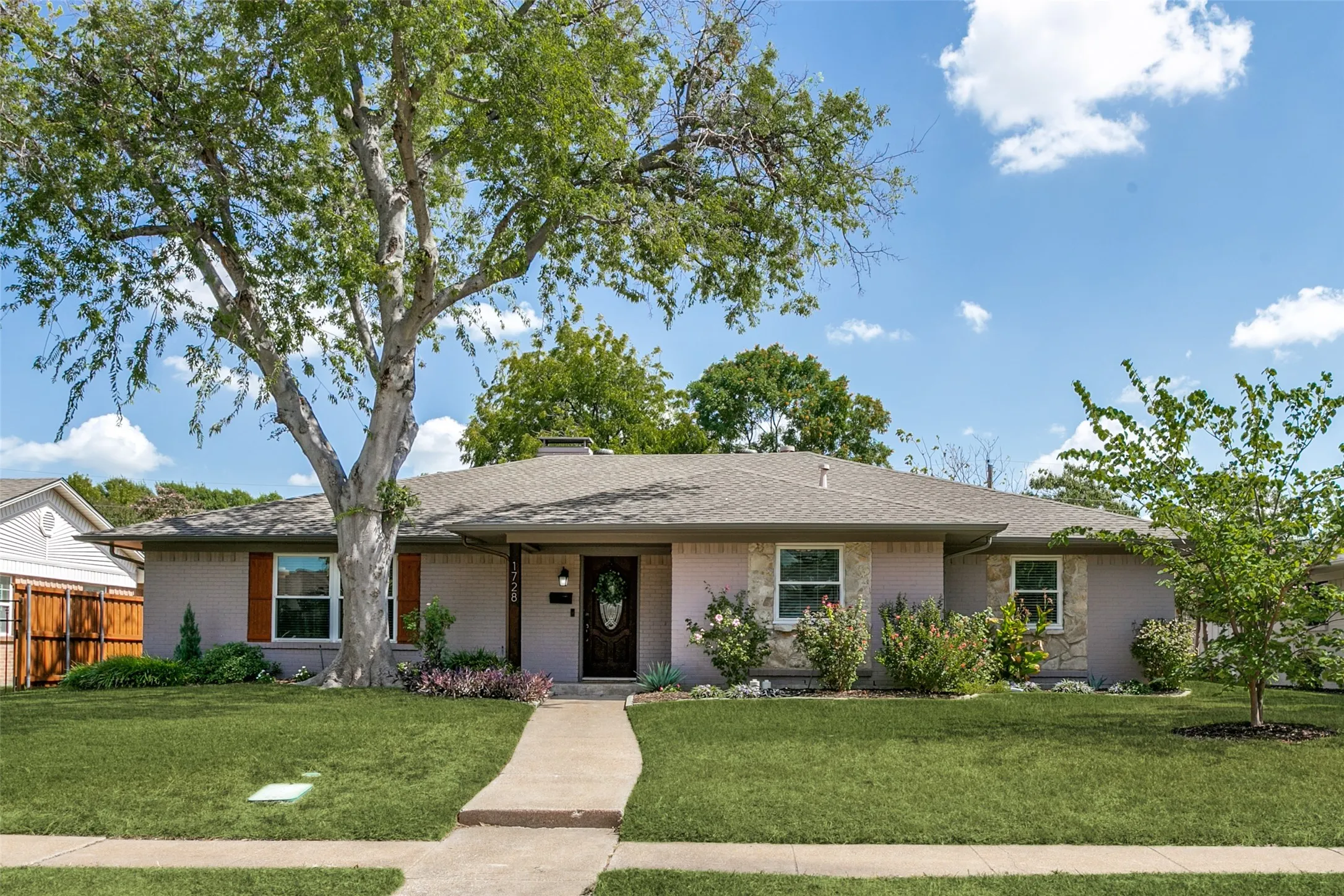 Single Family Residence For Sale in Dallas County , 1728 Mapleton Drive, Dallas, Texas 75228, 4 Bedroom, 2 Bathroom, 2 Garage spaces, 2,142 Sqft, built in 1961, mls#21388979, Real Estate Agent in Dallas, Homes For Sale in Dallas county, Homes For Sale in Dallas, Realtor in Dallas Texas, Real Estate Brokerage Independent Realty Texas, Luminita Cordes Realtor