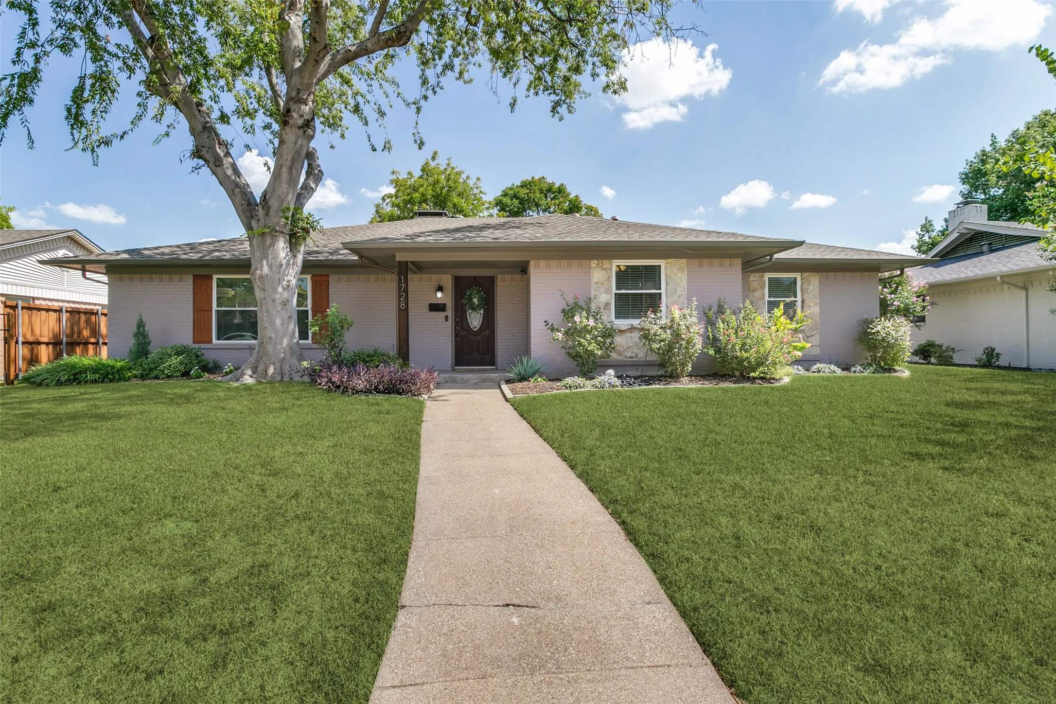 Single Family Residence For Sale in Dallas County , 1728 Mapleton Drive, Dallas, Texas 75228, 4 Bedroom, 2 Bathroom, 2 Garage spaces, 2,142 Sqft, built in 1961, mls#21388979, Real Estate Agent in Dallas, Homes For Sale in Dallas county, Homes For Sale in Dallas, Realtor in Dallas Texas, Real Estate Brokerage Independent Realty Texas, Luminita Cordes Realtor