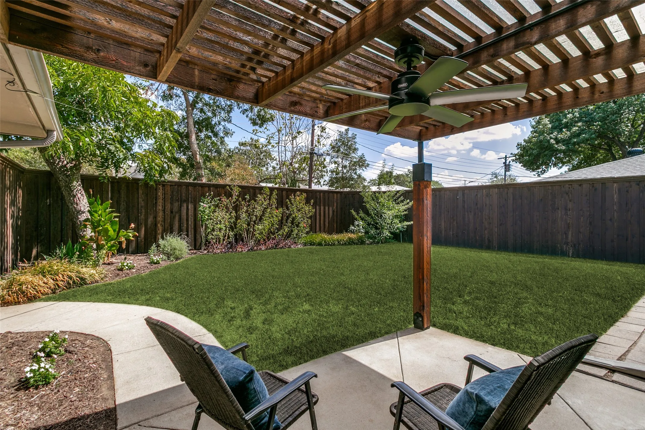 Single Family Residence For Sale in Dallas County , 1728 Mapleton Drive, Dallas, Texas 75228, 4 Bedroom, 2 Bathroom, 2 Garage spaces, 2,142 Sqft, built in 1961, mls#21388979, Real Estate Agent in Dallas, Homes For Sale in Dallas county, Homes For Sale in Dallas, Realtor in Dallas Texas, Real Estate Brokerage Independent Realty Texas, Luminita Cordes Realtor