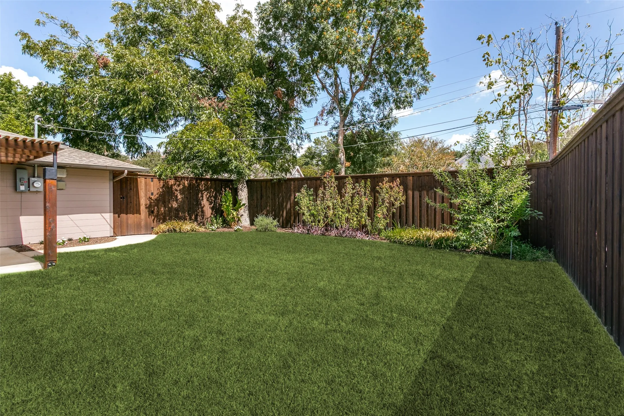 Single Family Residence For Sale in Dallas County , 1728 Mapleton Drive, Dallas, Texas 75228, 4 Bedroom, 2 Bathroom, 2 Garage spaces, 2,142 Sqft, built in 1961, mls#21388979, Real Estate Agent in Dallas, Homes For Sale in Dallas county, Homes For Sale in Dallas, Realtor in Dallas Texas, Real Estate Brokerage Independent Realty Texas, Luminita Cordes Realtor