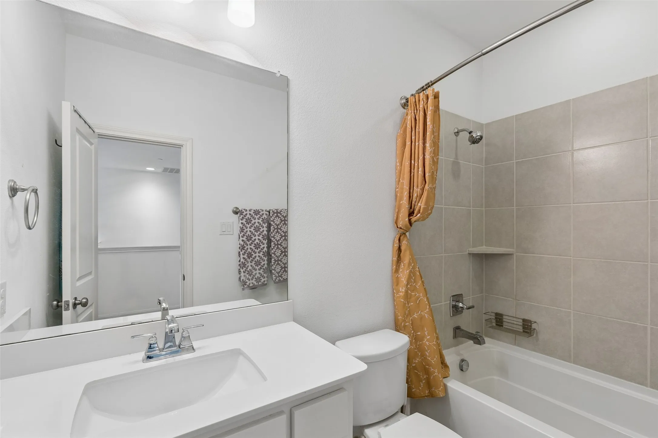 Townhouse For Sale in Denton County , 1016 Gardenia Street, Carrollton, Texas 75007, 2 Bedroom, 3 Bathroom, 2 Garage spaces, 2,050 Sqft, built in 2016, mls#21383637, Real Estate Agent in Carrollton, Homes For Sale in Denton county, Homes For Sale in Carrollton, Realtor in Carrollton Texas, Real Estate Brokerage Independent Realty Texas, Luminita Cordes Realtor