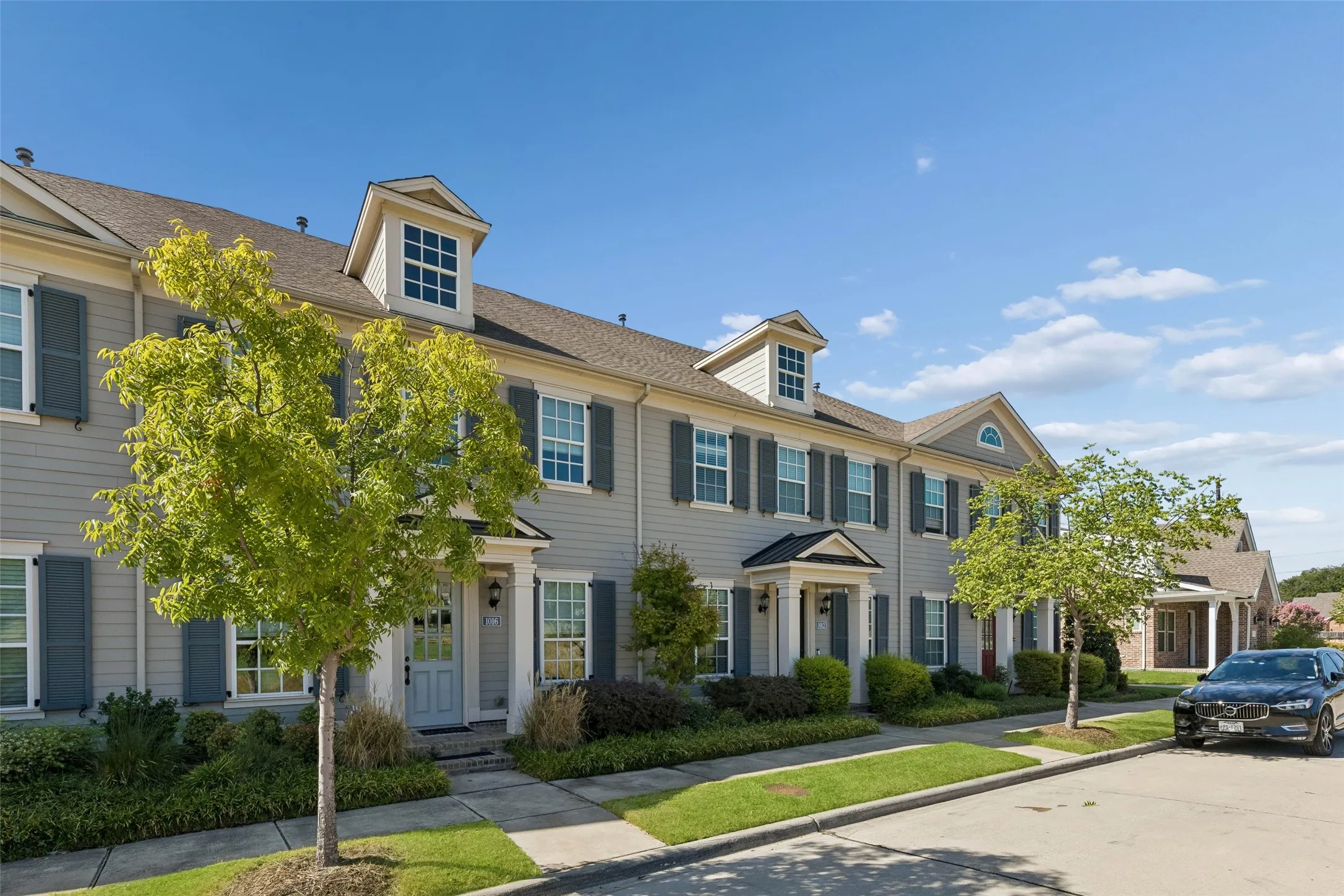 Townhouse For Sale in Denton County , 1016 Gardenia Street, Carrollton, Texas 75007, 2 Bedroom, 3 Bathroom, 2 Garage spaces, 2,050 Sqft, built in 2016, mls#21383637, Real Estate Agent in Carrollton, Homes For Sale in Denton county, Homes For Sale in Carrollton, Realtor in Carrollton Texas, Real Estate Brokerage Independent Realty Texas, Luminita Cordes Realtor