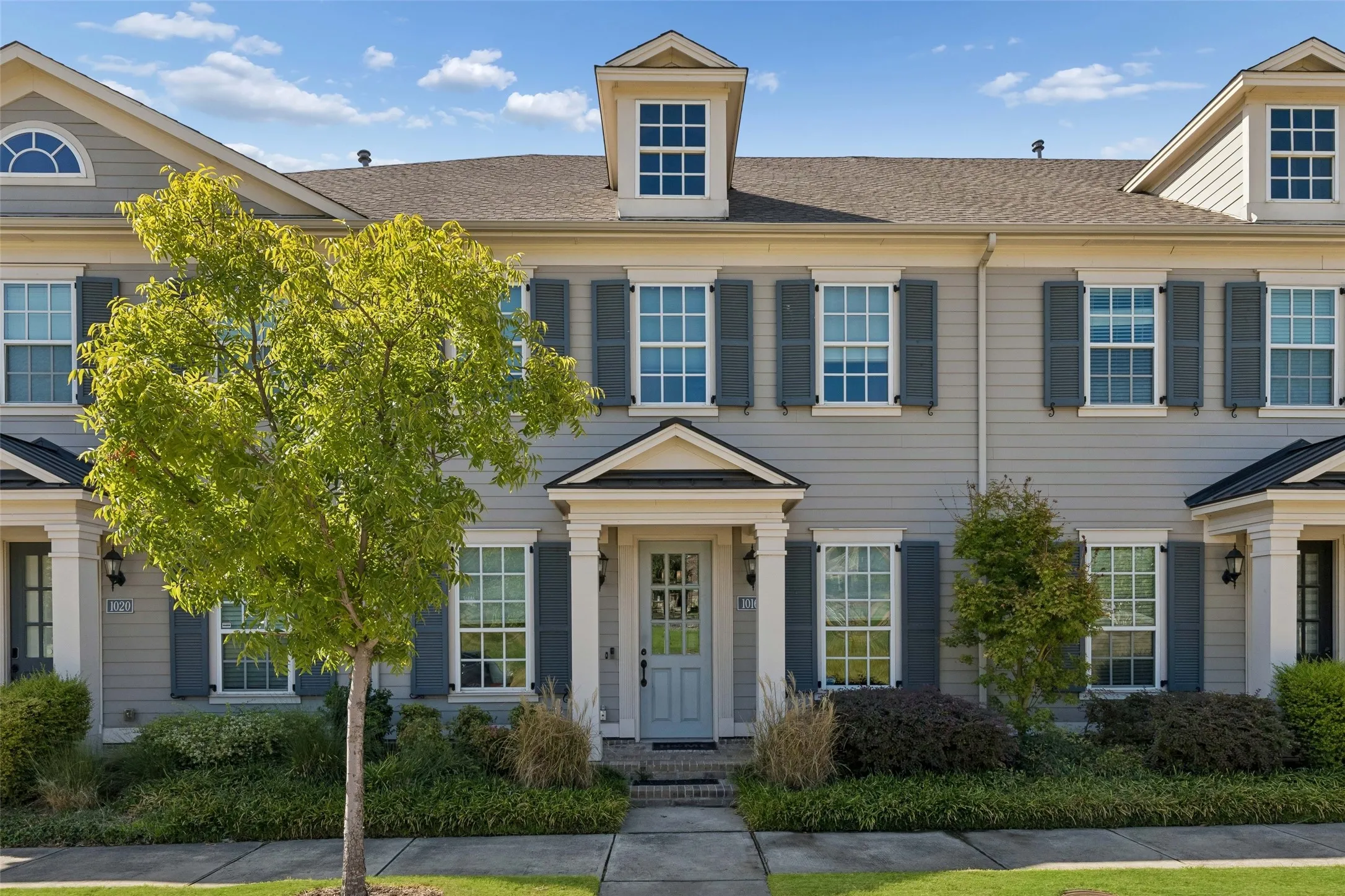 Townhouse For Sale in Denton County , 1016 Gardenia Street, Carrollton, Texas 75007, 2 Bedroom, 3 Bathroom, 2 Garage spaces, 2,050 Sqft, built in 2016, mls#21383637, Real Estate Agent in Carrollton, Homes For Sale in Denton county, Homes For Sale in Carrollton, Realtor in Carrollton Texas, Real Estate Brokerage Independent Realty Texas, Luminita Cordes Realtor