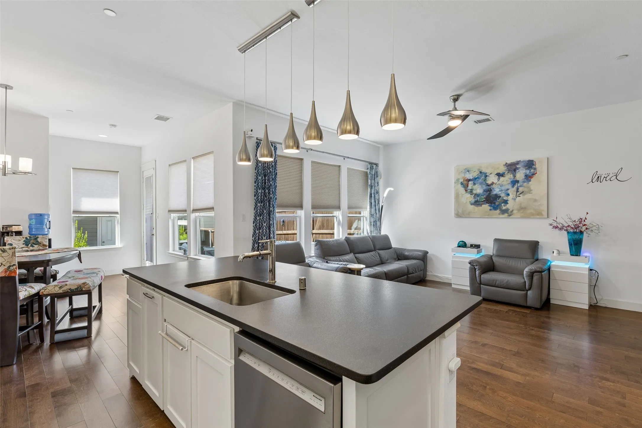 Townhouse For Sale in Denton County , 1016 Gardenia Street, Carrollton, Texas 75007, 2 Bedroom, 3 Bathroom, 2 Garage spaces, 2,050 Sqft, built in 2016, mls#21383637, Real Estate Agent in Carrollton, Homes For Sale in Denton county, Homes For Sale in Carrollton, Realtor in Carrollton Texas, Real Estate Brokerage Independent Realty Texas, Luminita Cordes Realtor