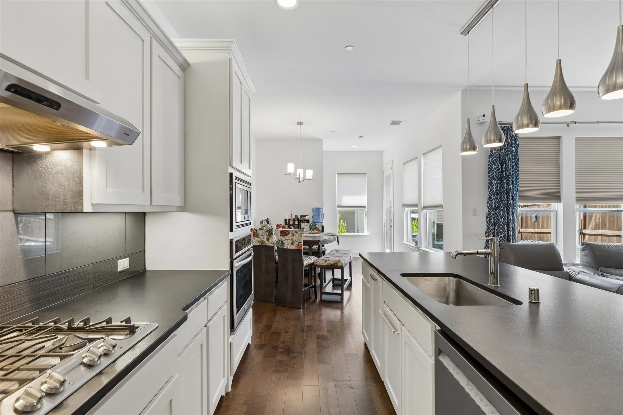 Townhouse For Sale in Denton County , 1016 Gardenia Street, Carrollton, Texas 75007, 2 Bedroom, 3 Bathroom, 2 Garage spaces, 2,050 Sqft, built in 2016, mls#21383637, Real Estate Agent in Carrollton, Homes For Sale in Denton county, Homes For Sale in Carrollton, Realtor in Carrollton Texas, Real Estate Brokerage Independent Realty Texas, Luminita Cordes Realtor