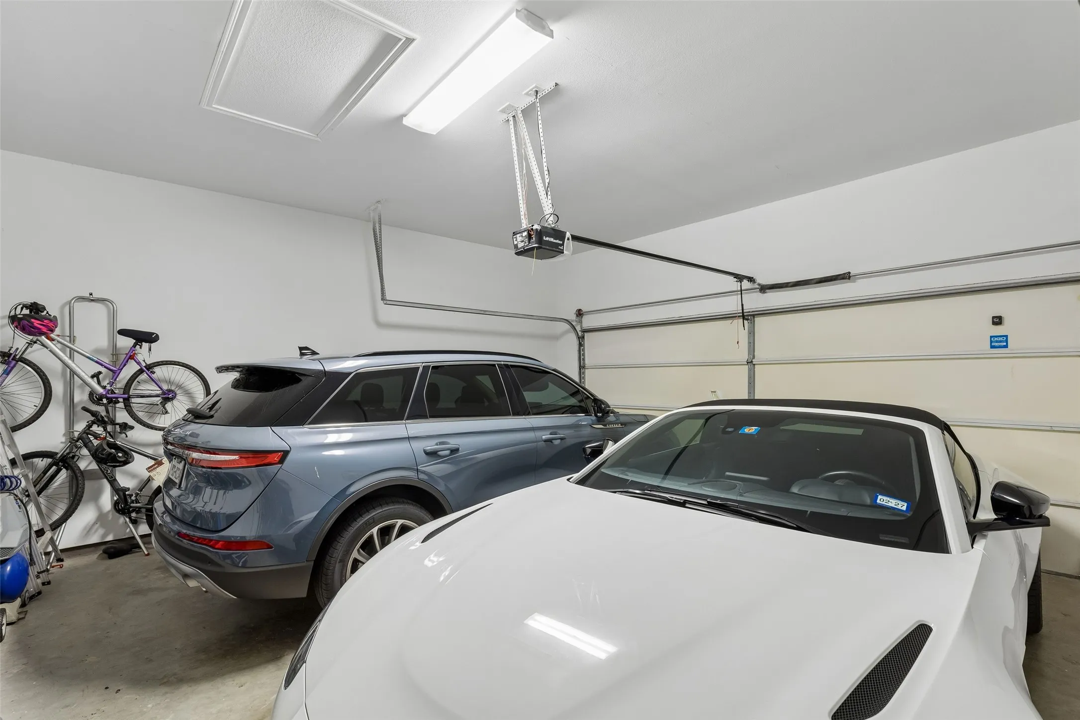Townhouse For Sale in Denton County , 1016 Gardenia Street, Carrollton, Texas 75007, 2 Bedroom, 3 Bathroom, 2 Garage spaces, 2,050 Sqft, built in 2016, mls#21383637, Real Estate Agent in Carrollton, Homes For Sale in Denton county, Homes For Sale in Carrollton, Realtor in Carrollton Texas, Real Estate Brokerage Independent Realty Texas, Luminita Cordes Realtor