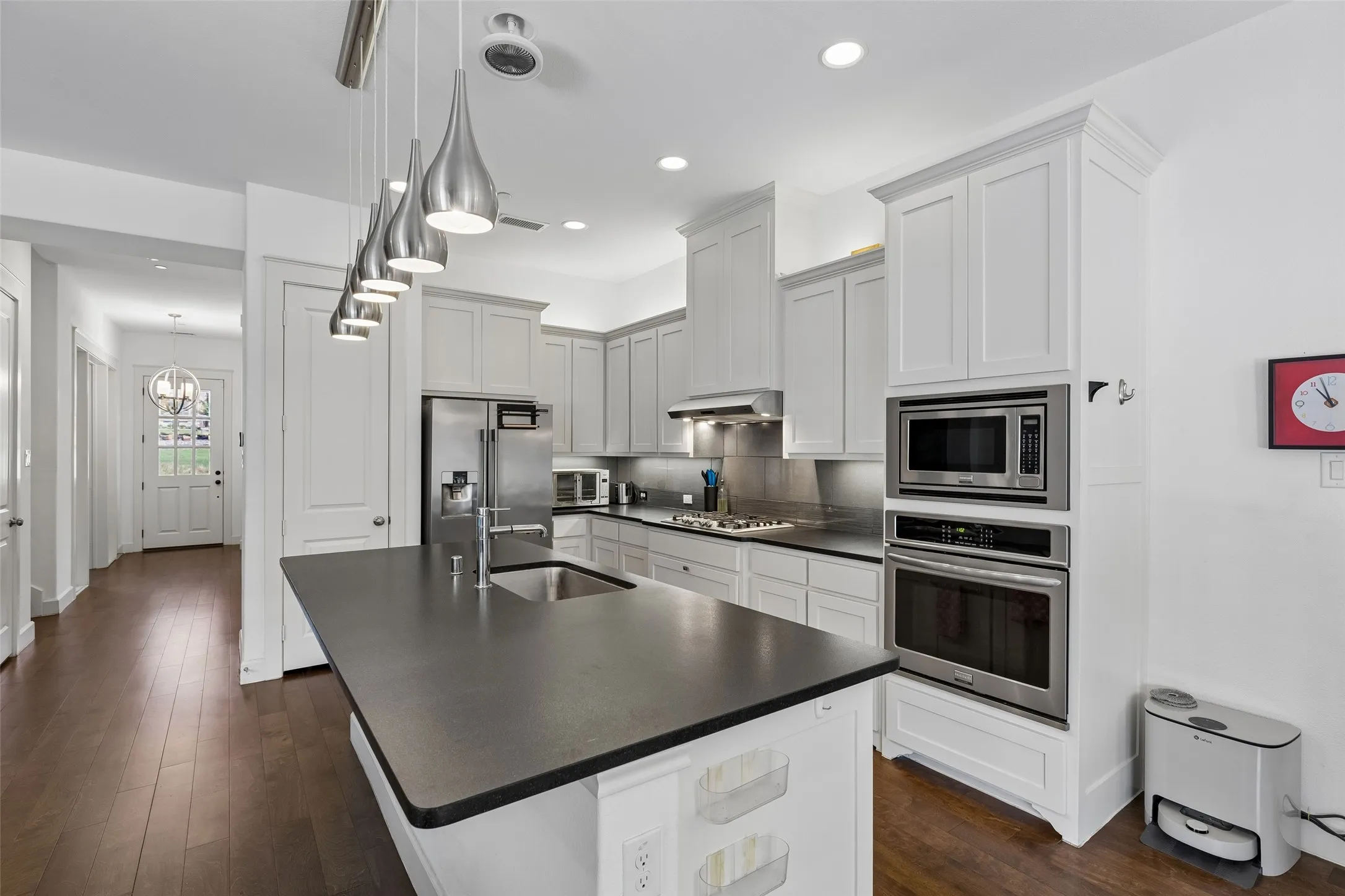 Townhouse For Sale in Denton County , 1016 Gardenia Street, Carrollton, Texas 75007, 2 Bedroom, 3 Bathroom, 2 Garage spaces, 2,050 Sqft, built in 2016, mls#21383637, Real Estate Agent in Carrollton, Homes For Sale in Denton county, Homes For Sale in Carrollton, Realtor in Carrollton Texas, Real Estate Brokerage Independent Realty Texas, Luminita Cordes Realtor