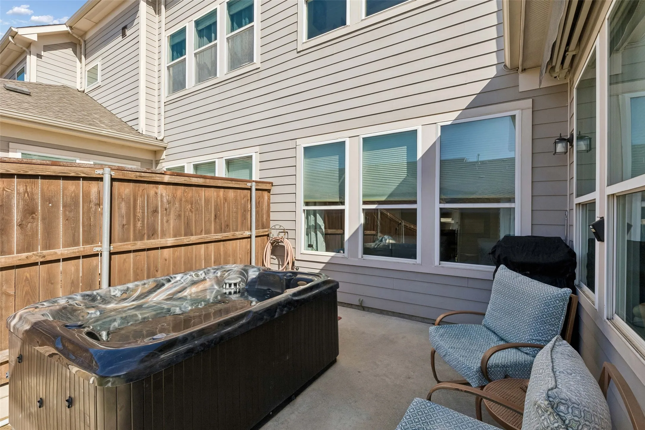 Townhouse For Sale in Denton County , 1016 Gardenia Street, Carrollton, Texas 75007, 2 Bedroom, 3 Bathroom, 2 Garage spaces, 2,050 Sqft, built in 2016, mls#21383637, Real Estate Agent in Carrollton, Homes For Sale in Denton county, Homes For Sale in Carrollton, Realtor in Carrollton Texas, Real Estate Brokerage Independent Realty Texas, Luminita Cordes Realtor