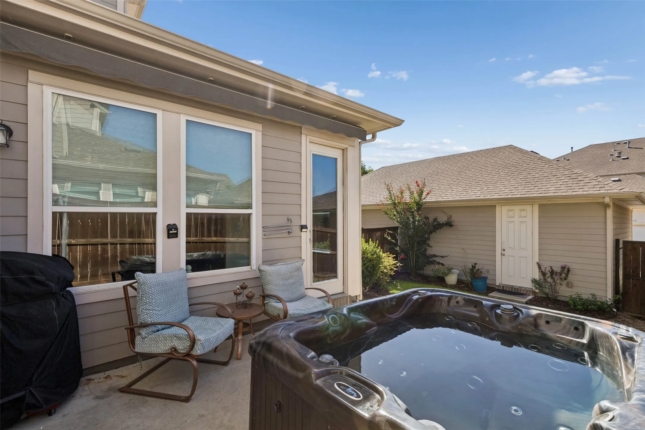 Townhouse For Sale in Denton County , 1016 Gardenia Street, Carrollton, Texas 75007, 2 Bedroom, 3 Bathroom, 2 Garage spaces, 2,050 Sqft, built in 2016, mls#21383637, Real Estate Agent in Carrollton, Homes For Sale in Denton county, Homes For Sale in Carrollton, Realtor in Carrollton Texas, Real Estate Brokerage Independent Realty Texas, Luminita Cordes Realtor