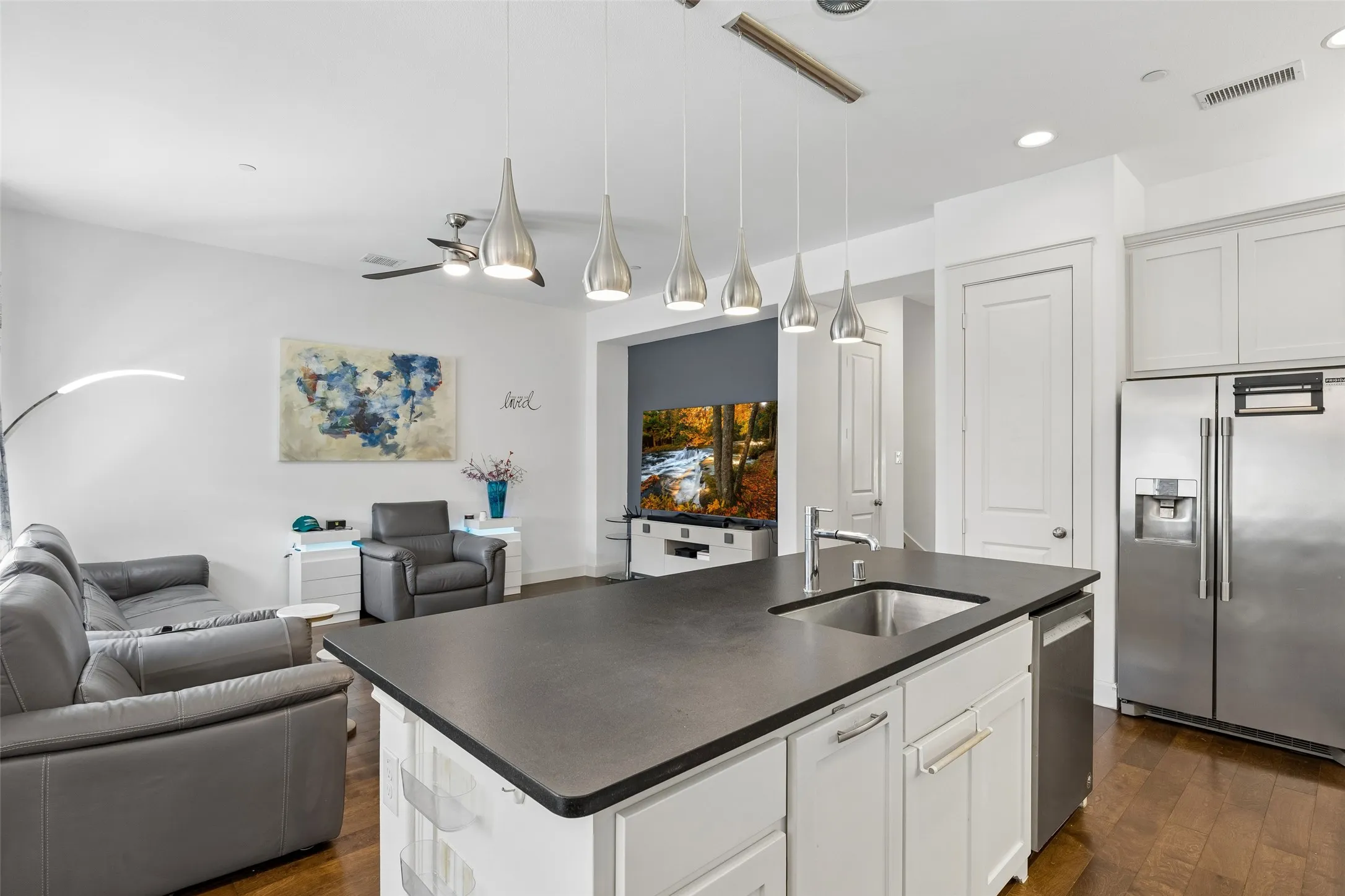 Townhouse For Sale in Denton County , 1016 Gardenia Street, Carrollton, Texas 75007, 2 Bedroom, 3 Bathroom, 2 Garage spaces, 2,050 Sqft, built in 2016, mls#21383637, Real Estate Agent in Carrollton, Homes For Sale in Denton county, Homes For Sale in Carrollton, Realtor in Carrollton Texas, Real Estate Brokerage Independent Realty Texas, Luminita Cordes Realtor