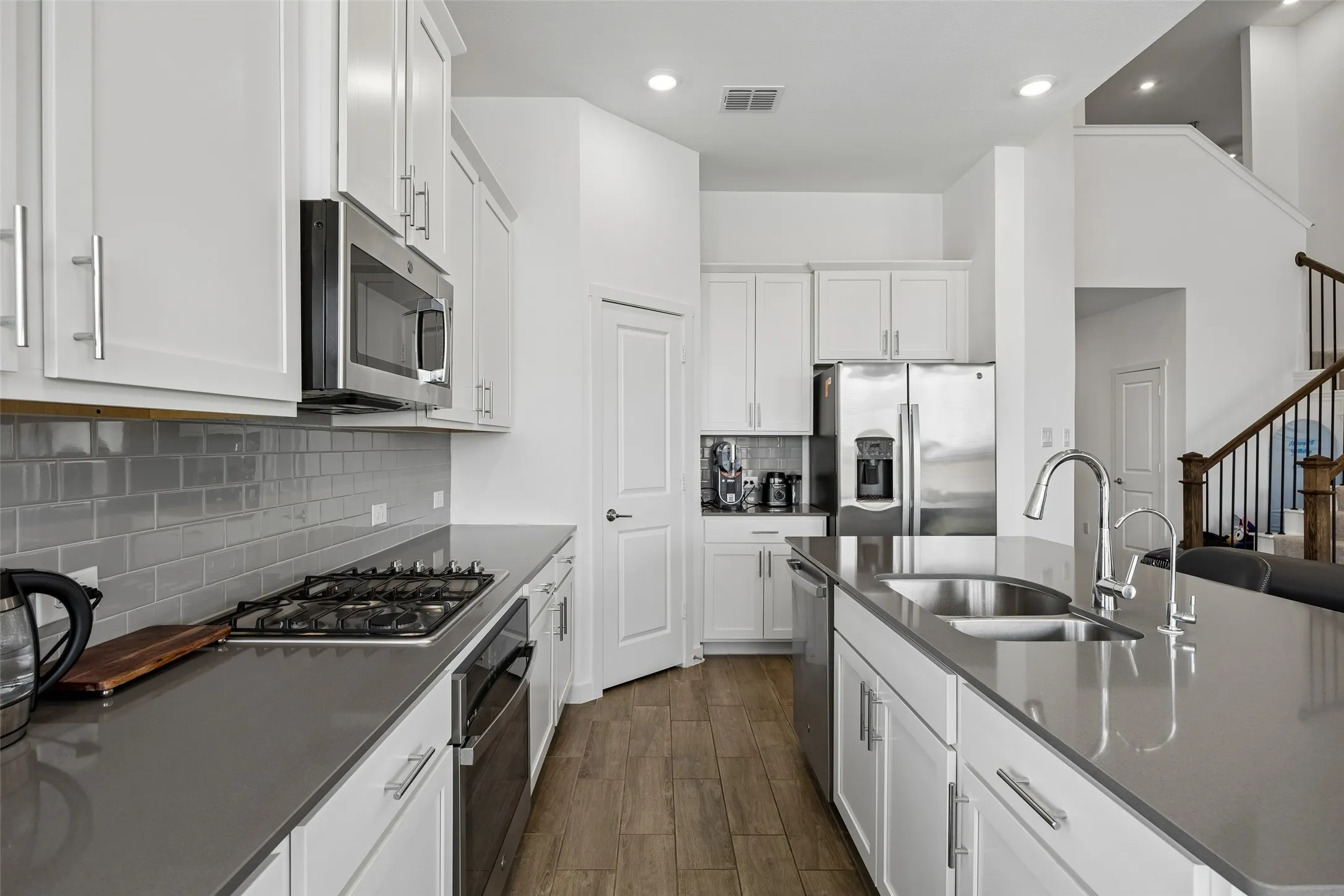 Single Family Residence For Sale in Dallas County , 3617 Swan Shadow, Mesquite, Texas 75181, 5 Bedroom, 4 Bathroom, 2 Garage spaces, 3,275 Sqft, built in 2024, mls#21389177, Real Estate Agent in Mesquite, Homes For Sale in Dallas county, Homes For Sale in Mesquite, Realtor in Mesquite Texas, Real Estate Brokerage Independent Realty Texas, Luminita Cordes Realtor