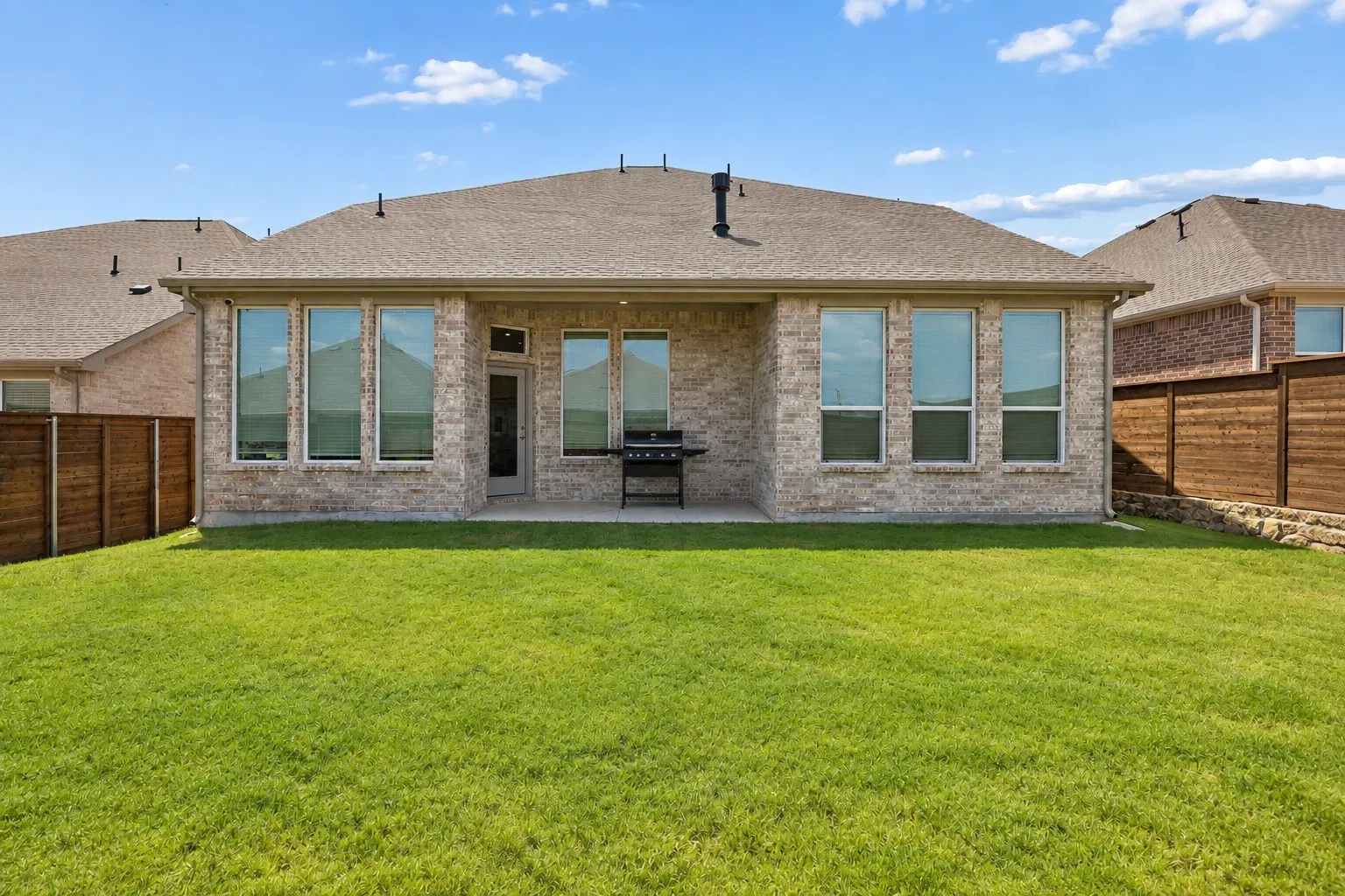 Single Family Residence For Sale in Dallas County , 3617 Swan Shadow, Mesquite, Texas 75181, 5 Bedroom, 4 Bathroom, 2 Garage spaces, 3,275 Sqft, built in 2024, mls#21389177, Real Estate Agent in Mesquite, Homes For Sale in Dallas county, Homes For Sale in Mesquite, Realtor in Mesquite Texas, Real Estate Brokerage Independent Realty Texas, Luminita Cordes Realtor