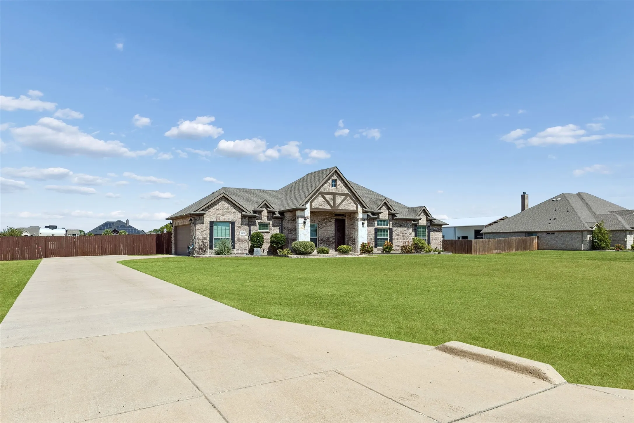 Single Family Residence For Sale in Collin County , 6925 County Road 469, Mc Kinney, Texas 75071, 4 Bedroom, 2 Bathroom, 2 Garage spaces, 2,449 Sqft, built in 2019, mls#21388464, Real Estate Agent in Mc Kinney, Homes For Sale in Collin county, Homes For Sale in Mc Kinney, Realtor in Mc Kinney Texas, Real Estate Brokerage Independent Realty Texas, Luminita Cordes Realtor