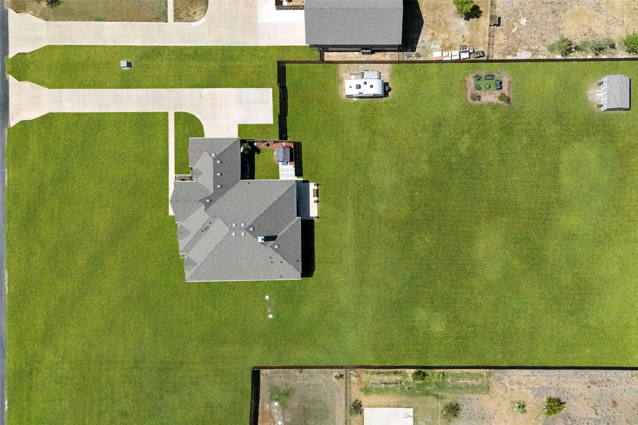 Single Family Residence For Sale in Collin County , 6925 County Road 469, Mc Kinney, Texas 75071, 4 Bedroom, 2 Bathroom, 2 Garage spaces, 2,449 Sqft, built in 2019, mls#21388464, Real Estate Agent in Mc Kinney, Homes For Sale in Collin county, Homes For Sale in Mc Kinney, Realtor in Mc Kinney Texas, Real Estate Brokerage Independent Realty Texas, Luminita Cordes Realtor