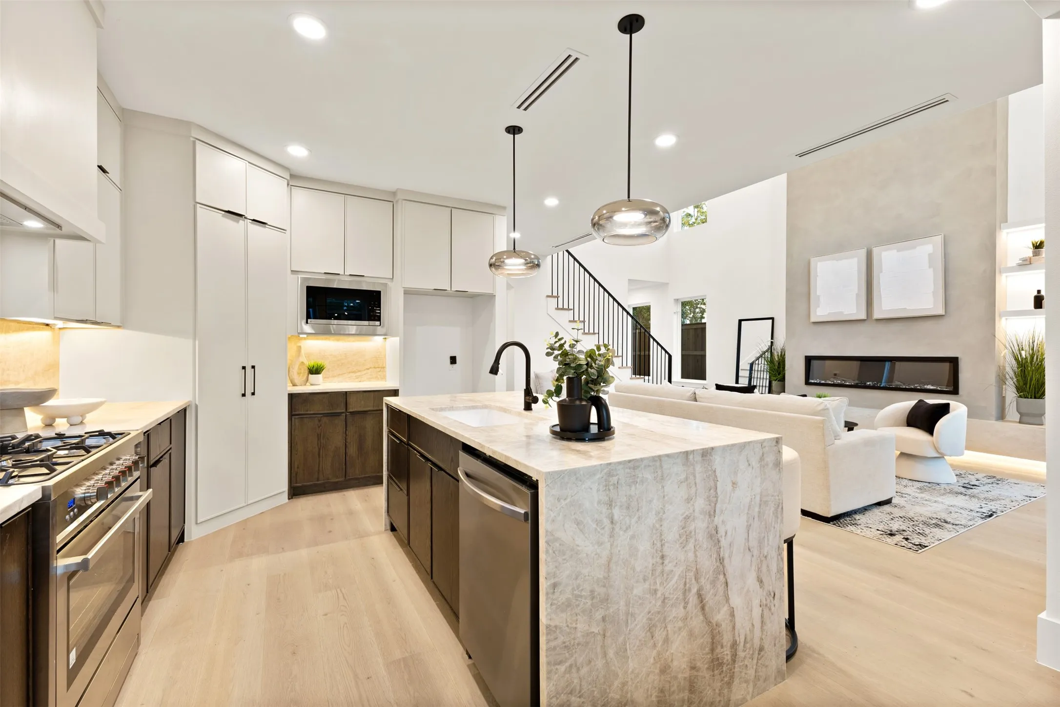 Single Family Residence For Sale in Dallas County , 433 Cleaves Street, Dallas, Texas 75203, 4 Bedroom, 3 Bathroom, 2 Garage spaces, 2,400 Sqft, built in 2026, mls#21389427, Real Estate Agent in Dallas, Homes For Sale in Dallas county, Homes For Sale in Dallas, Realtor in Dallas Texas, Real Estate Brokerage Independent Realty Texas, Luminita Cordes Realtor