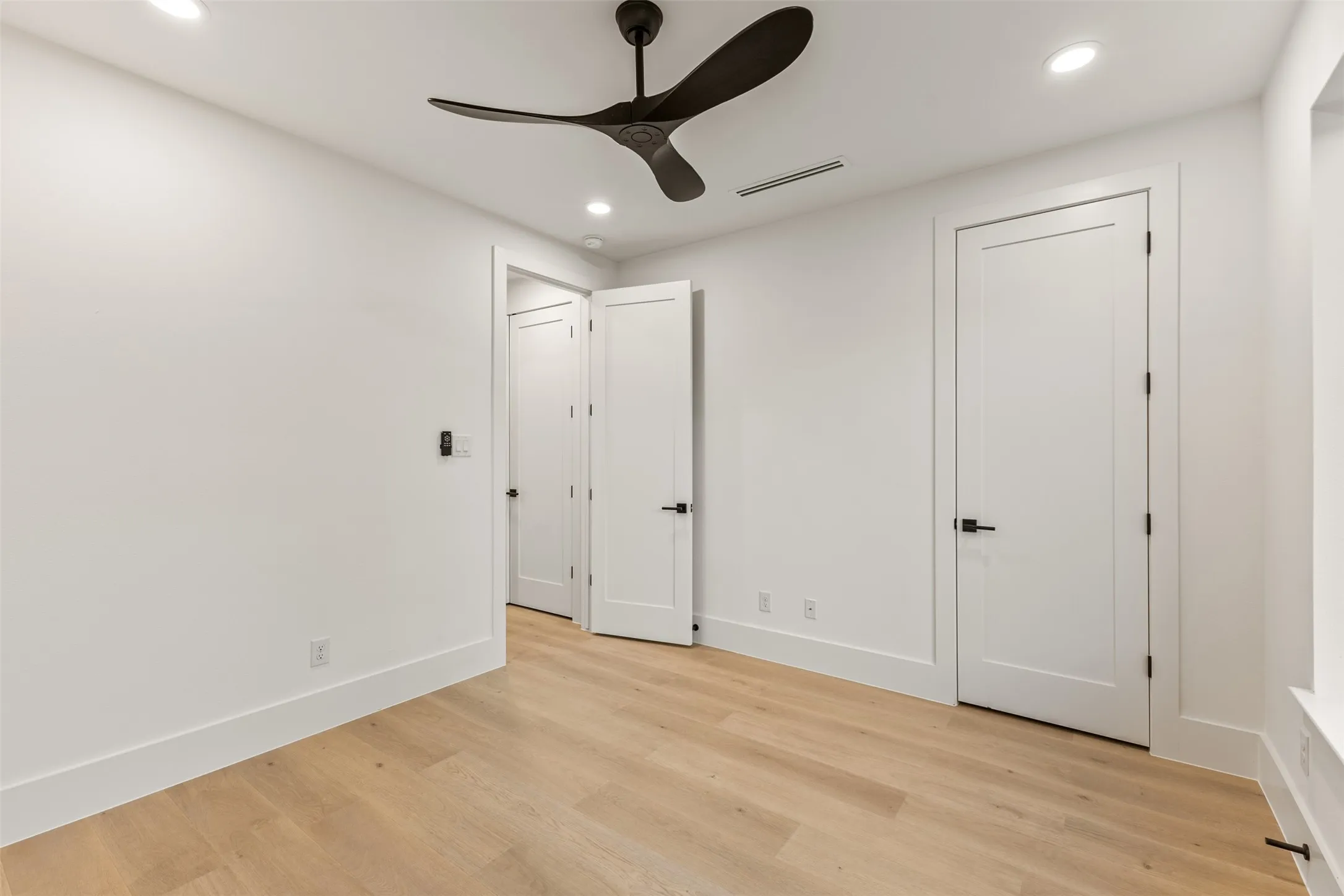 Single Family Residence For Sale in Dallas County , 433 Cleaves Street, Dallas, Texas 75203, 4 Bedroom, 3 Bathroom, 2 Garage spaces, 2,400 Sqft, built in 2026, mls#21389427, Real Estate Agent in Dallas, Homes For Sale in Dallas county, Homes For Sale in Dallas, Realtor in Dallas Texas, Real Estate Brokerage Independent Realty Texas, Luminita Cordes Realtor