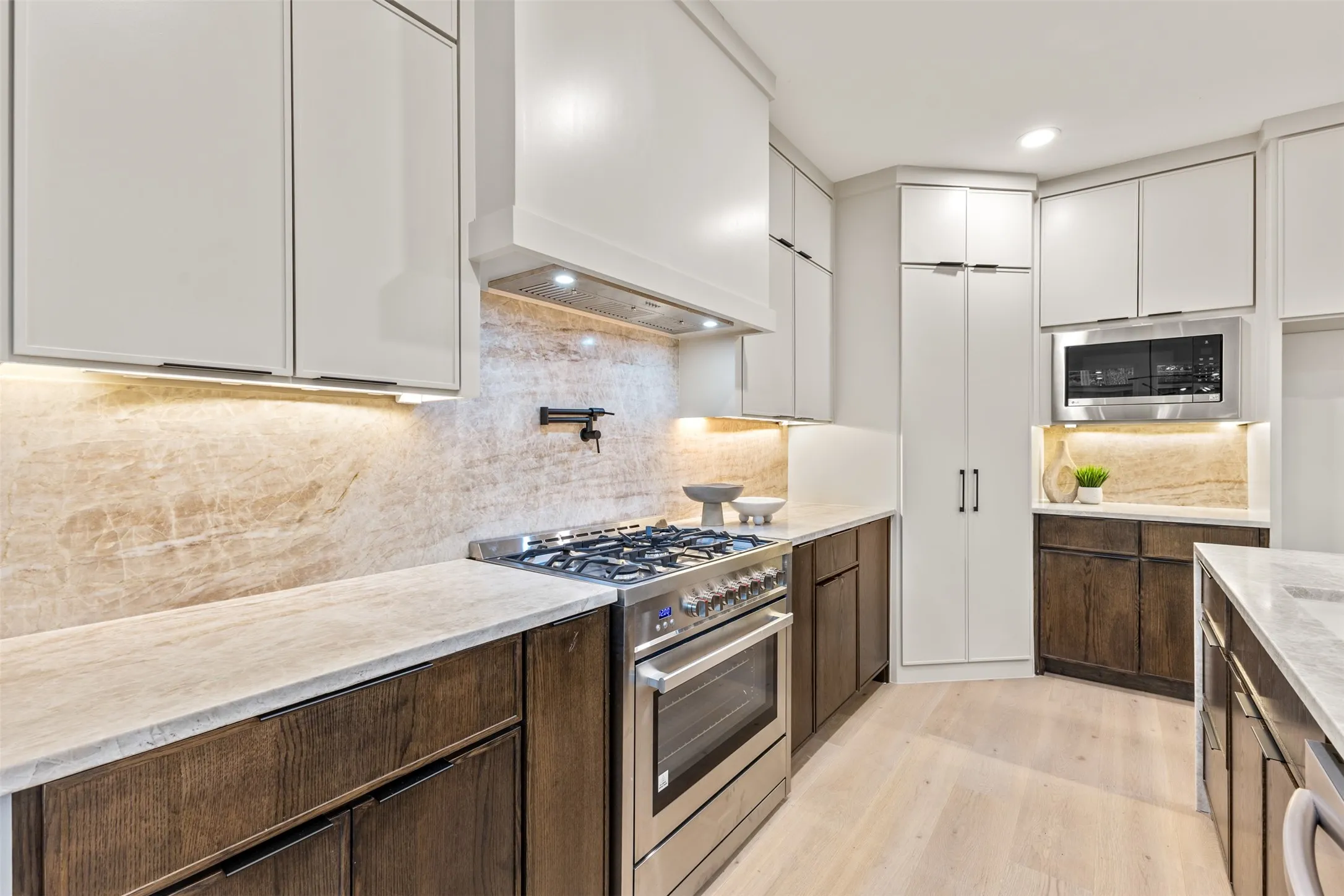 Single Family Residence For Sale in Dallas County , 433 Cleaves Street, Dallas, Texas 75203, 4 Bedroom, 3 Bathroom, 2 Garage spaces, 2,400 Sqft, built in 2026, mls#21389427, Real Estate Agent in Dallas, Homes For Sale in Dallas county, Homes For Sale in Dallas, Realtor in Dallas Texas, Real Estate Brokerage Independent Realty Texas, Luminita Cordes Realtor