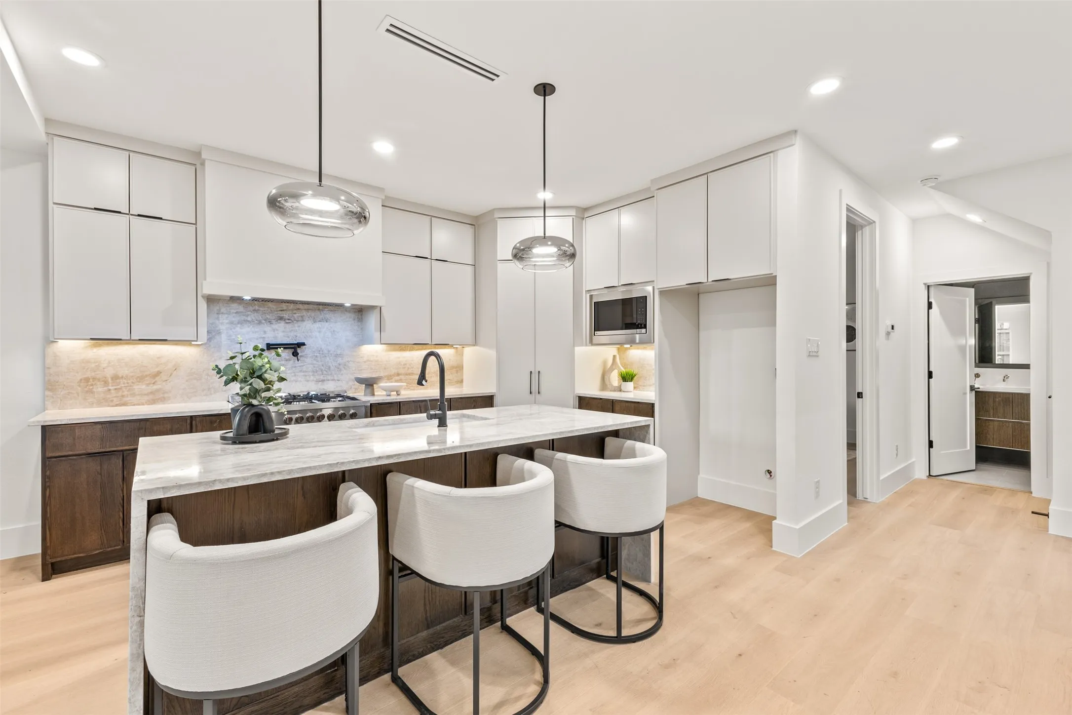 Single Family Residence For Sale in Dallas County , 433 Cleaves Street, Dallas, Texas 75203, 4 Bedroom, 3 Bathroom, 2 Garage spaces, 2,400 Sqft, built in 2026, mls#21389427, Real Estate Agent in Dallas, Homes For Sale in Dallas county, Homes For Sale in Dallas, Realtor in Dallas Texas, Real Estate Brokerage Independent Realty Texas, Luminita Cordes Realtor