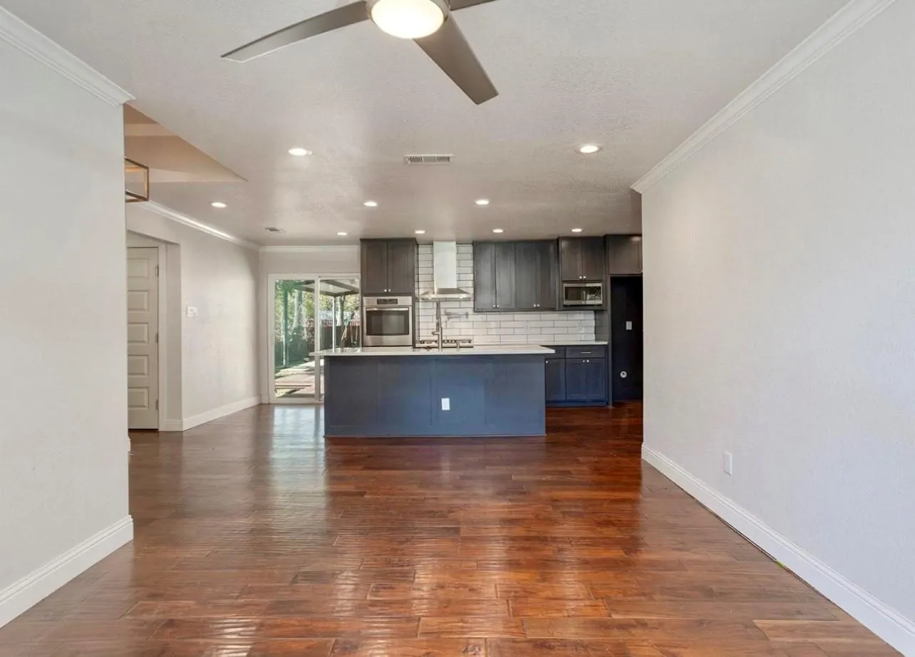 Single Family Residence For Sale in Dallas County , 1111 Ervin Lane, Mesquite, Texas 75149, 3 Bedroom, 2 Bathroom, Garage spaces, 1,150 Sqft, built in 1954, mls#21388529, Real Estate Agent in Mesquite, Homes For Sale in Dallas county, Homes For Sale in Mesquite, Realtor in Mesquite Texas, Real Estate Brokerage Independent Realty Texas, Luminita Cordes Realtor