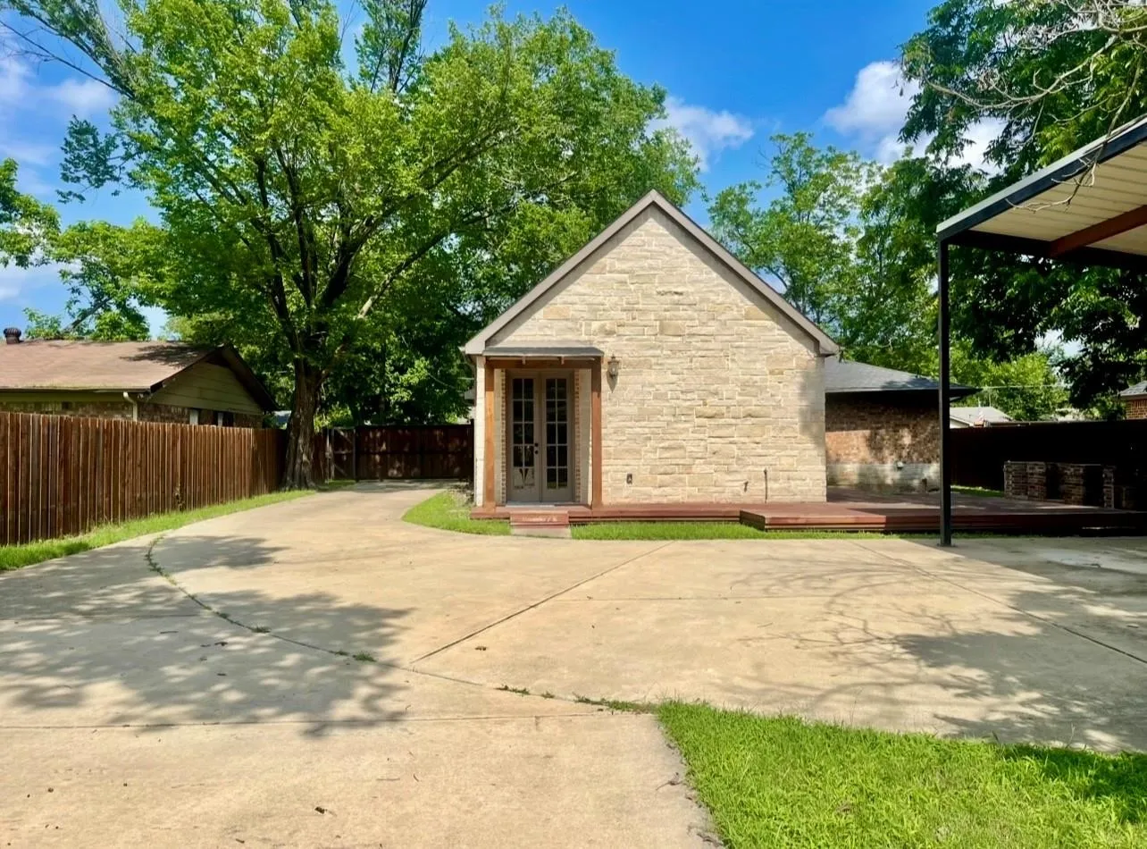 Single Family Residence For Sale in Dallas County , 1111 Ervin Lane, Mesquite, Texas 75149, 3 Bedroom, 2 Bathroom, Garage spaces, 1,150 Sqft, built in 1954, mls#21388529, Real Estate Agent in Mesquite, Homes For Sale in Dallas county, Homes For Sale in Mesquite, Realtor in Mesquite Texas, Real Estate Brokerage Independent Realty Texas, Luminita Cordes Realtor