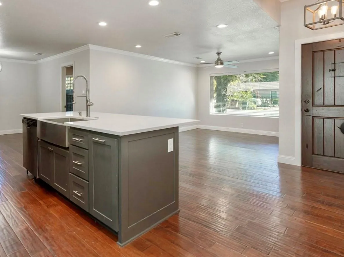 Single Family Residence For Sale in Dallas County , 1111 Ervin Lane, Mesquite, Texas 75149, 3 Bedroom, 2 Bathroom, Garage spaces, 1,150 Sqft, built in 1954, mls#21388529, Real Estate Agent in Mesquite, Homes For Sale in Dallas county, Homes For Sale in Mesquite, Realtor in Mesquite Texas, Real Estate Brokerage Independent Realty Texas, Luminita Cordes Realtor