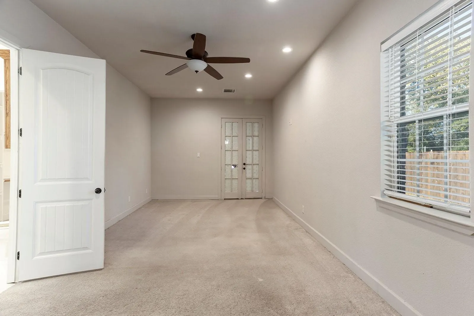 Single Family Residence For Sale in Dallas County , 1111 Ervin Lane, Mesquite, Texas 75149, 3 Bedroom, 2 Bathroom, Garage spaces, 1,150 Sqft, built in 1954, mls#21388529, Real Estate Agent in Mesquite, Homes For Sale in Dallas county, Homes For Sale in Mesquite, Realtor in Mesquite Texas, Real Estate Brokerage Independent Realty Texas, Luminita Cordes Realtor