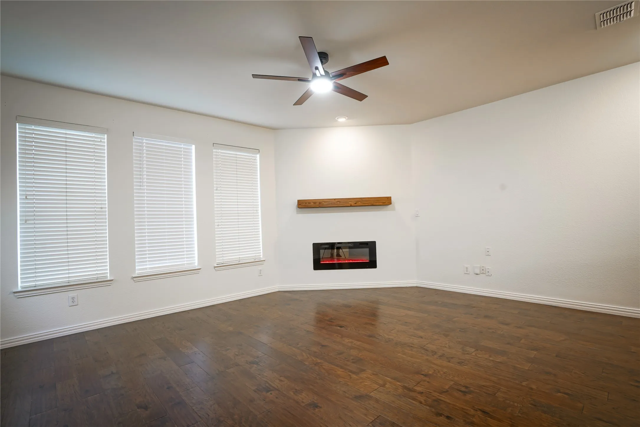 Single Family Residence For Rent in Denton County , 1659 Granite Rapids Drive, Frisco, Texas 75036, 4 Bedroom, 3 Bathroom, 2 Garage spaces, 2,613 Sqft, built in 2001, mls#21389434, Real Estate Agent in Frisco, Homes For Rent in Denton county, Homes For Rent in Frisco, Realtor in Frisco Texas, Real Estate Brokerage Independent Realty Texas, Luminita Cordes Realtor