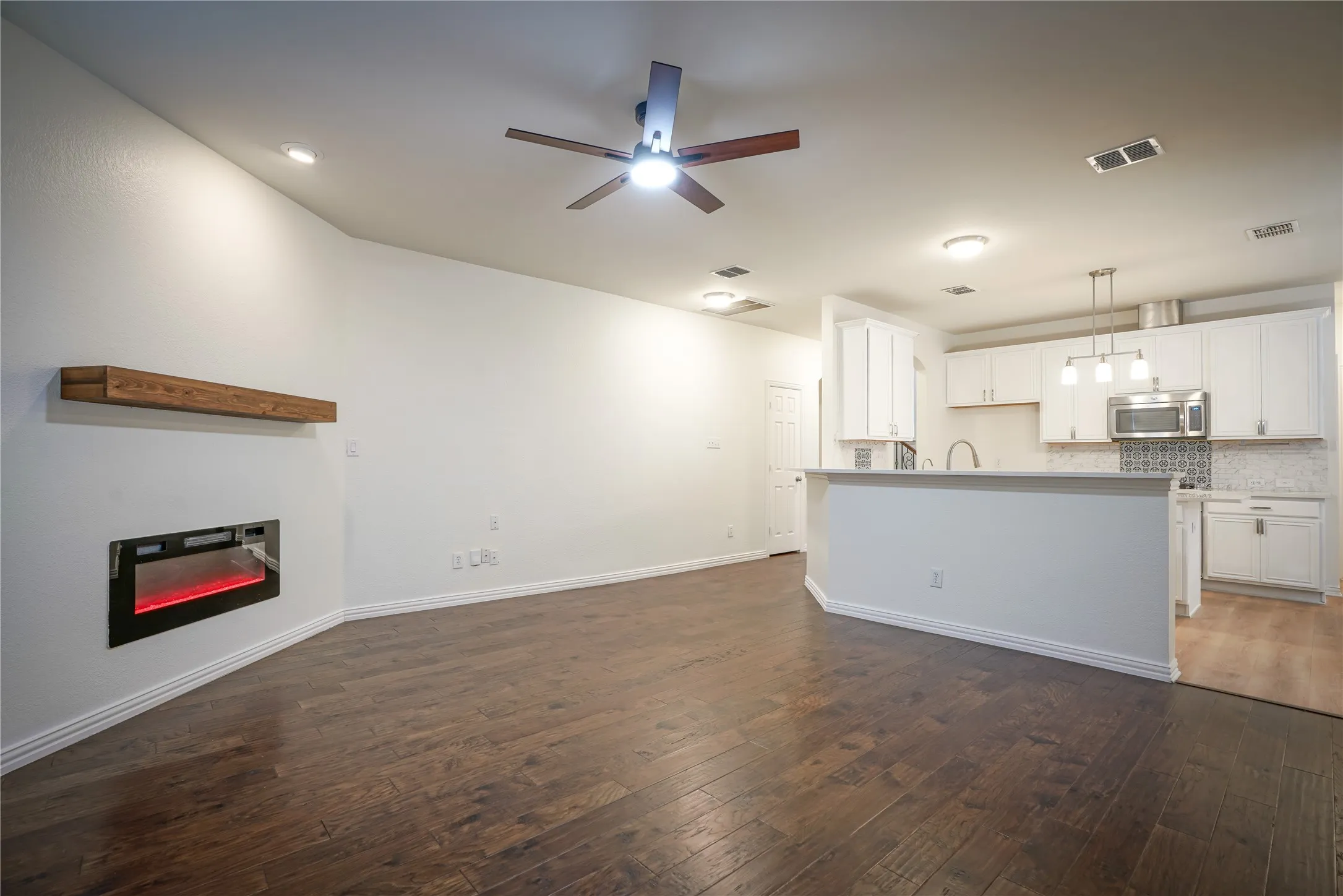 Single Family Residence For Rent in Denton County , 1659 Granite Rapids Drive, Frisco, Texas 75036, 4 Bedroom, 3 Bathroom, 2 Garage spaces, 2,613 Sqft, built in 2001, mls#21389434, Real Estate Agent in Frisco, Homes For Rent in Denton county, Homes For Rent in Frisco, Realtor in Frisco Texas, Real Estate Brokerage Independent Realty Texas, Luminita Cordes Realtor