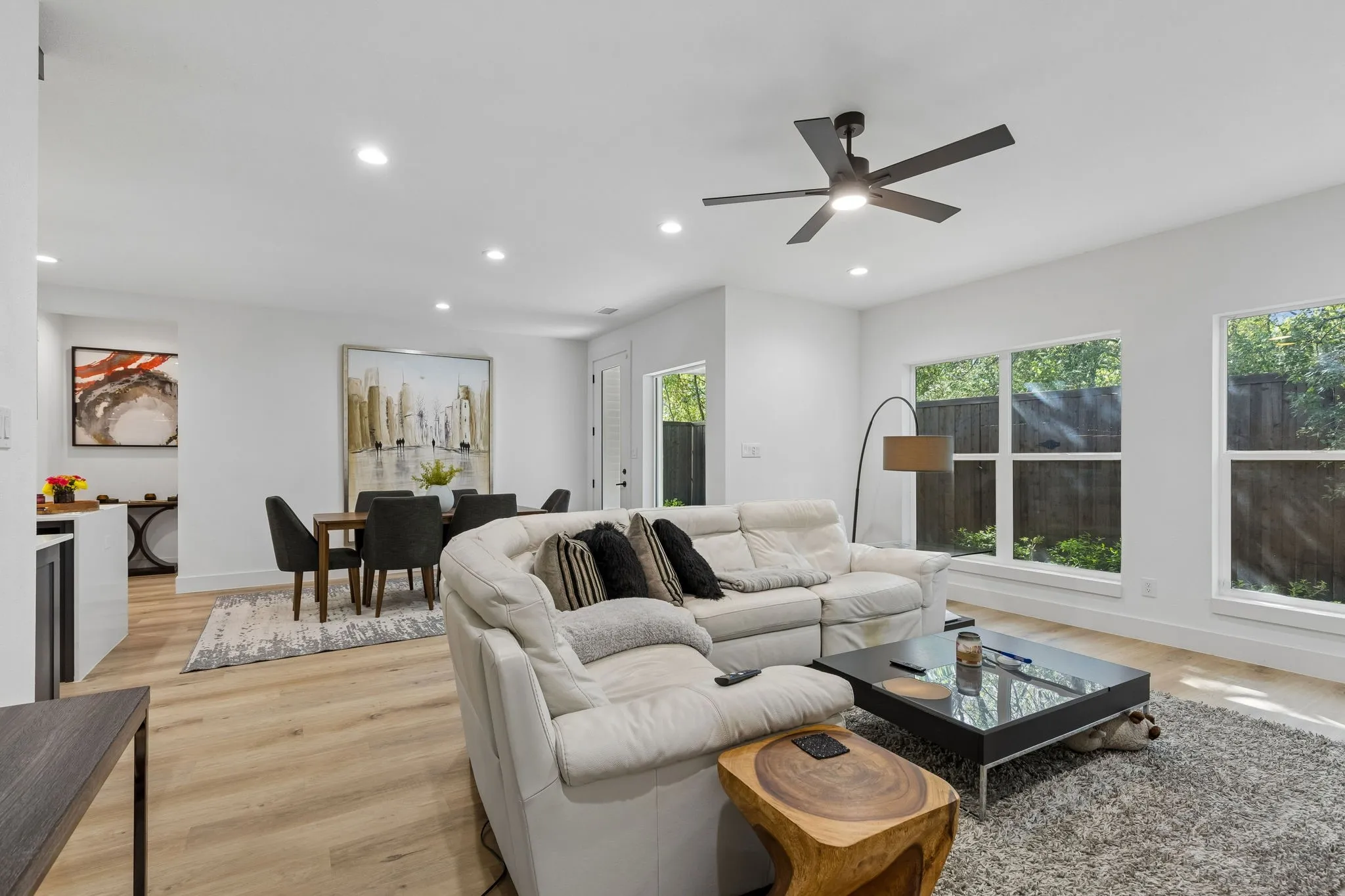 Single Family Residence For Sale in Dallas County , 1112 Muncie Avenue, Dallas, Texas 75212, 4 Bedroom, 2 Bathroom, 2 Garage spaces, 1,992 Sqft, built in 2021, mls#21389399, Real Estate Agent in Dallas, Homes For Sale in Dallas county, Homes For Sale in Dallas, Realtor in Dallas Texas, Real Estate Brokerage Independent Realty Texas, Luminita Cordes Realtor