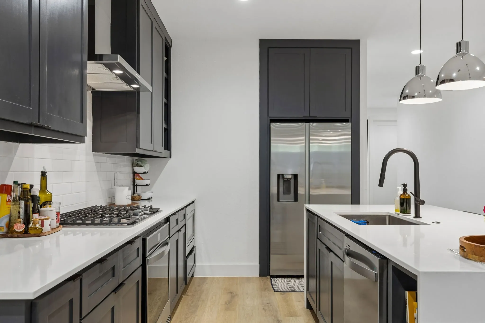 Single Family Residence For Sale in Dallas County , 1112 Muncie Avenue, Dallas, Texas 75212, 4 Bedroom, 2 Bathroom, 2 Garage spaces, 1,992 Sqft, built in 2021, mls#21389399, Real Estate Agent in Dallas, Homes For Sale in Dallas county, Homes For Sale in Dallas, Realtor in Dallas Texas, Real Estate Brokerage Independent Realty Texas, Luminita Cordes Realtor