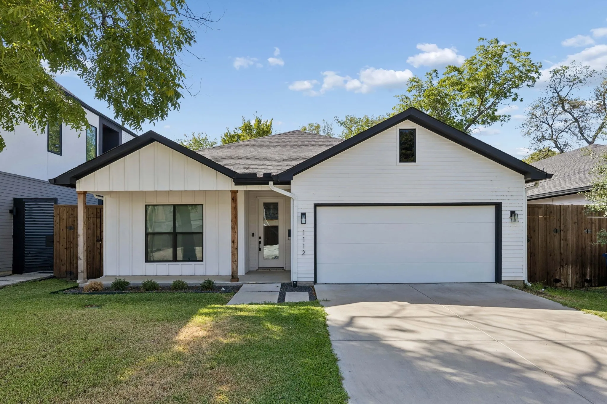 Single Family Residence For Sale in Dallas County , 1112 Muncie Avenue, Dallas, Texas 75212, 4 Bedroom, 2 Bathroom, 2 Garage spaces, 1,992 Sqft, built in 2021, mls#21389399, Real Estate Agent in Dallas, Homes For Sale in Dallas county, Homes For Sale in Dallas, Realtor in Dallas Texas, Real Estate Brokerage Independent Realty Texas, Luminita Cordes Realtor