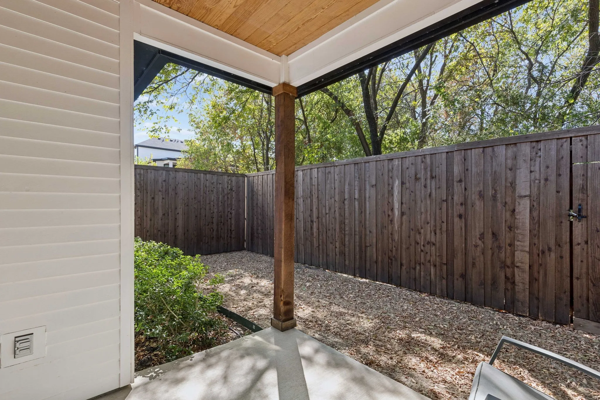 Single Family Residence For Sale in Dallas County , 1112 Muncie Avenue, Dallas, Texas 75212, 4 Bedroom, 2 Bathroom, 2 Garage spaces, 1,992 Sqft, built in 2021, mls#21389399, Real Estate Agent in Dallas, Homes For Sale in Dallas county, Homes For Sale in Dallas, Realtor in Dallas Texas, Real Estate Brokerage Independent Realty Texas, Luminita Cordes Realtor