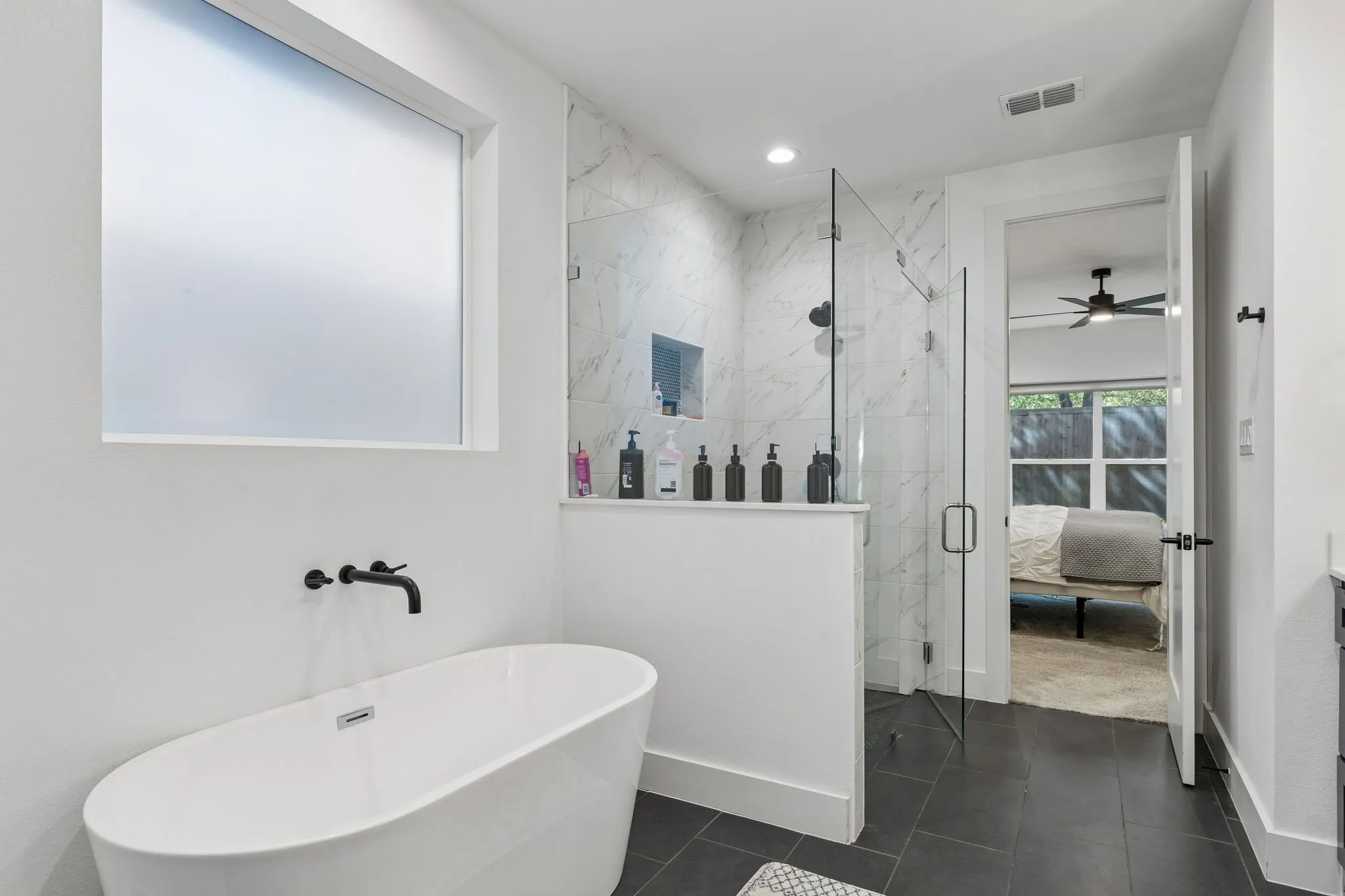 Single Family Residence For Sale in Dallas County , 1112 Muncie Avenue, Dallas, Texas 75212, 4 Bedroom, 2 Bathroom, 2 Garage spaces, 1,992 Sqft, built in 2021, mls#21389399, Real Estate Agent in Dallas, Homes For Sale in Dallas county, Homes For Sale in Dallas, Realtor in Dallas Texas, Real Estate Brokerage Independent Realty Texas, Luminita Cordes Realtor