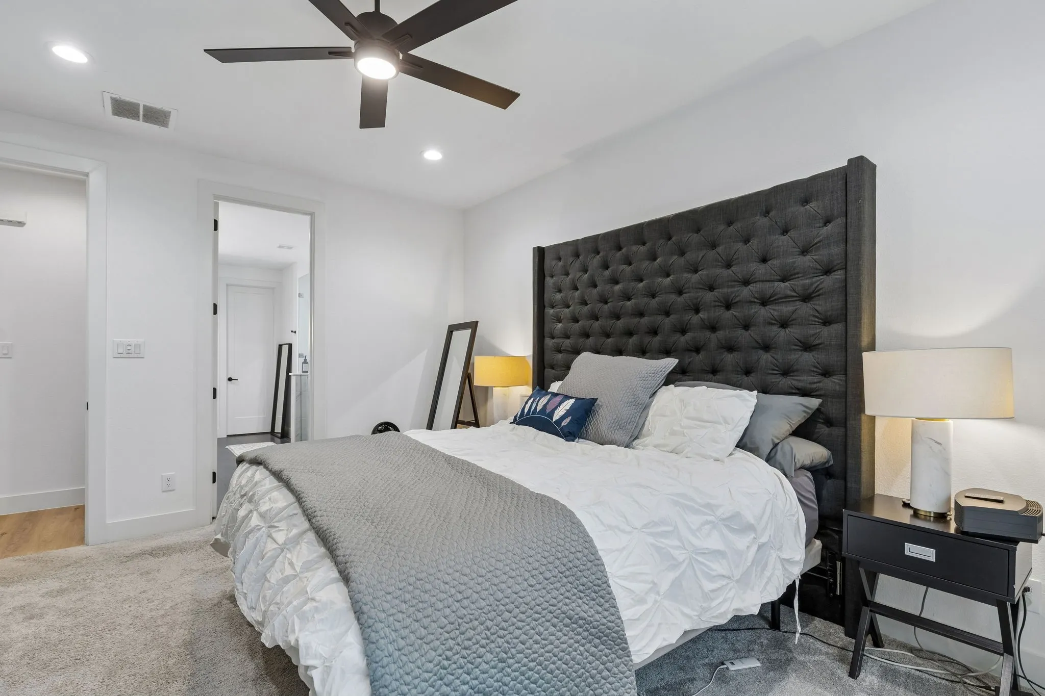 Single Family Residence For Sale in Dallas County , 1112 Muncie Avenue, Dallas, Texas 75212, 4 Bedroom, 2 Bathroom, 2 Garage spaces, 1,992 Sqft, built in 2021, mls#21389399, Real Estate Agent in Dallas, Homes For Sale in Dallas county, Homes For Sale in Dallas, Realtor in Dallas Texas, Real Estate Brokerage Independent Realty Texas, Luminita Cordes Realtor