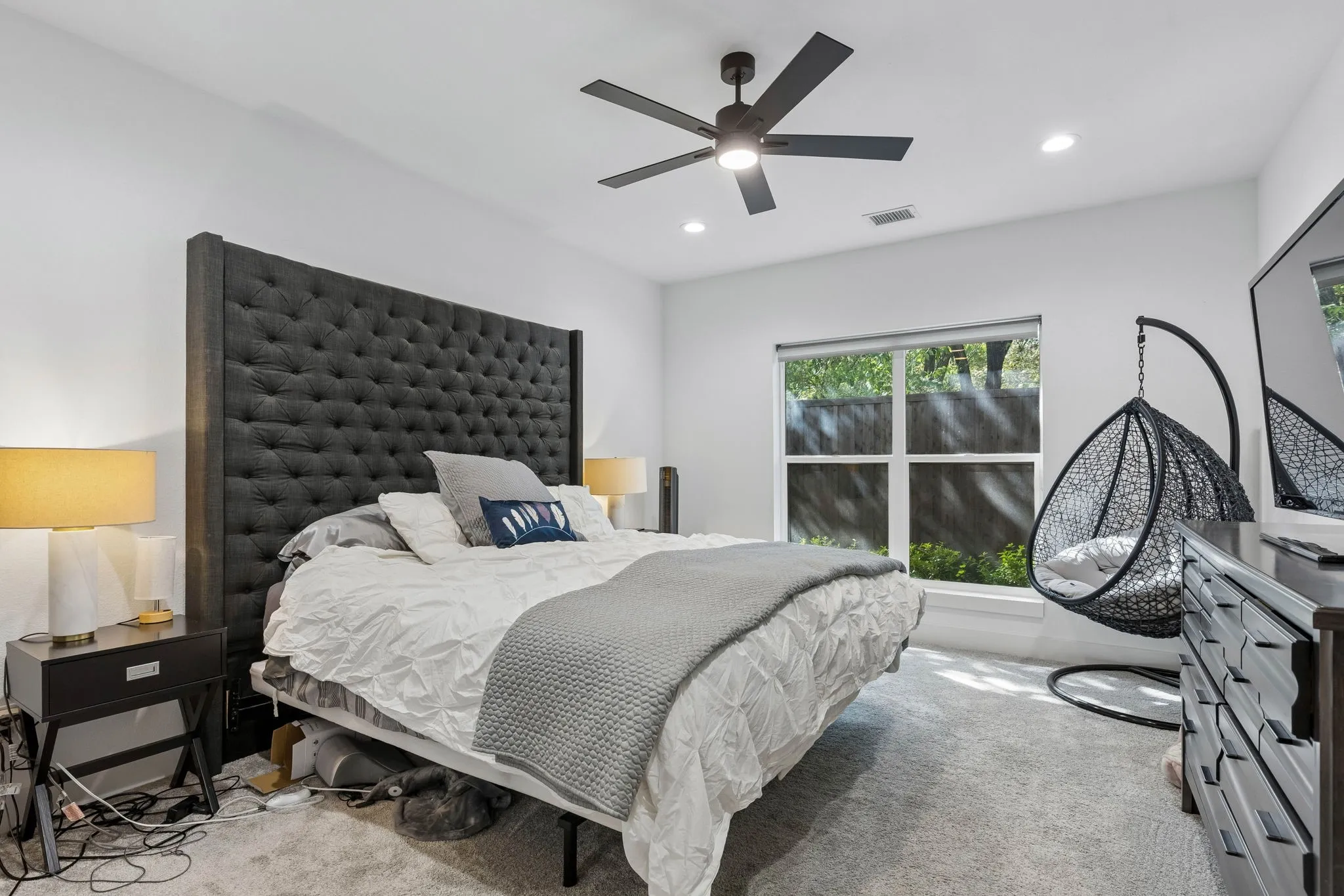 Single Family Residence For Sale in Dallas County , 1112 Muncie Avenue, Dallas, Texas 75212, 4 Bedroom, 2 Bathroom, 2 Garage spaces, 1,992 Sqft, built in 2021, mls#21389399, Real Estate Agent in Dallas, Homes For Sale in Dallas county, Homes For Sale in Dallas, Realtor in Dallas Texas, Real Estate Brokerage Independent Realty Texas, Luminita Cordes Realtor