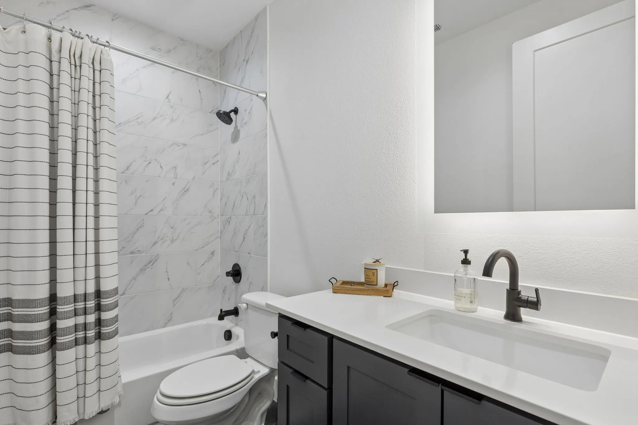 Single Family Residence For Sale in Dallas County , 1112 Muncie Avenue, Dallas, Texas 75212, 4 Bedroom, 2 Bathroom, 2 Garage spaces, 1,992 Sqft, built in 2021, mls#21389399, Real Estate Agent in Dallas, Homes For Sale in Dallas county, Homes For Sale in Dallas, Realtor in Dallas Texas, Real Estate Brokerage Independent Realty Texas, Luminita Cordes Realtor