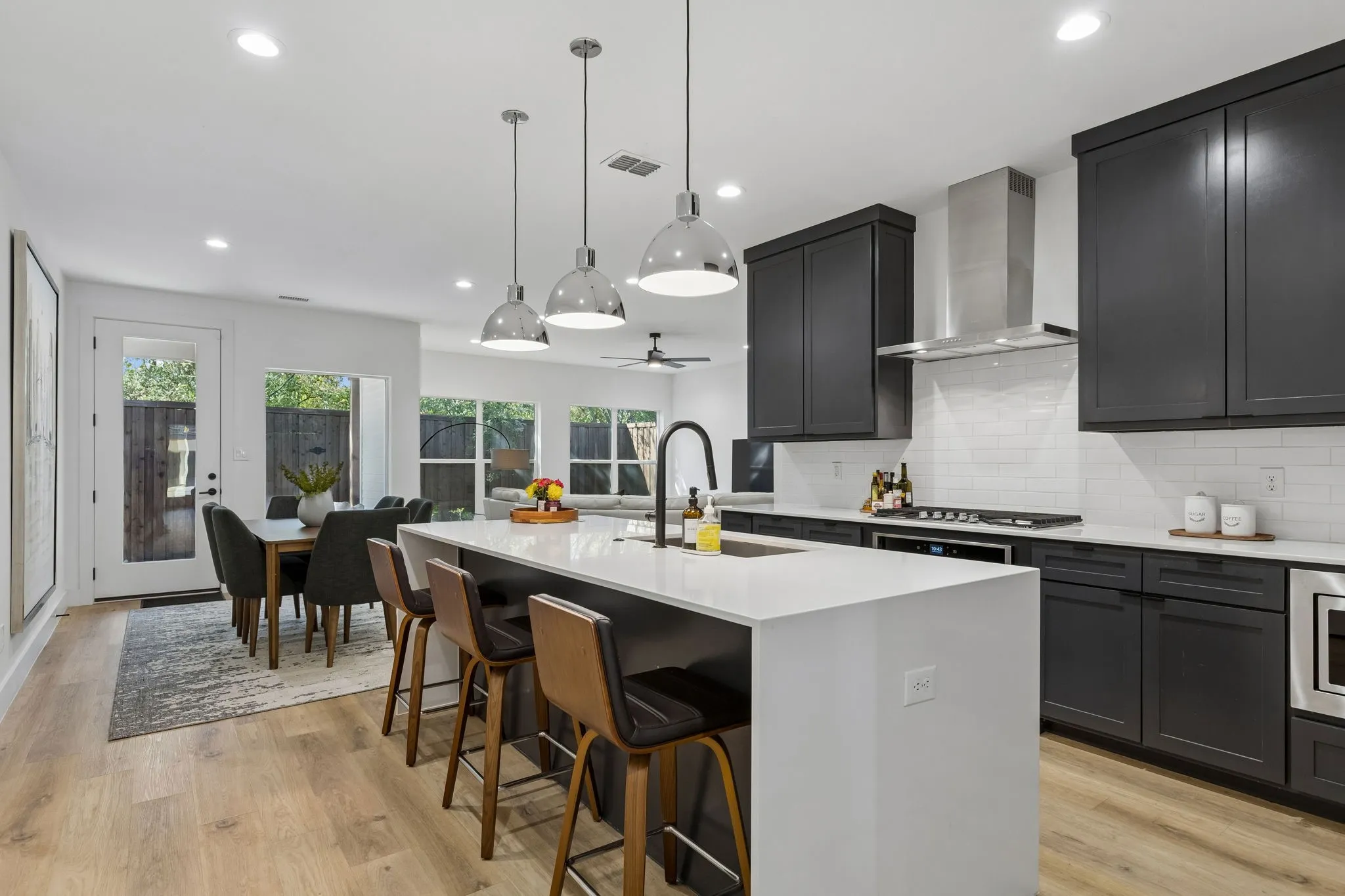 Single Family Residence For Sale in Dallas County , 1112 Muncie Avenue, Dallas, Texas 75212, 4 Bedroom, 2 Bathroom, 2 Garage spaces, 1,992 Sqft, built in 2021, mls#21389399, Real Estate Agent in Dallas, Homes For Sale in Dallas county, Homes For Sale in Dallas, Realtor in Dallas Texas, Real Estate Brokerage Independent Realty Texas, Luminita Cordes Realtor