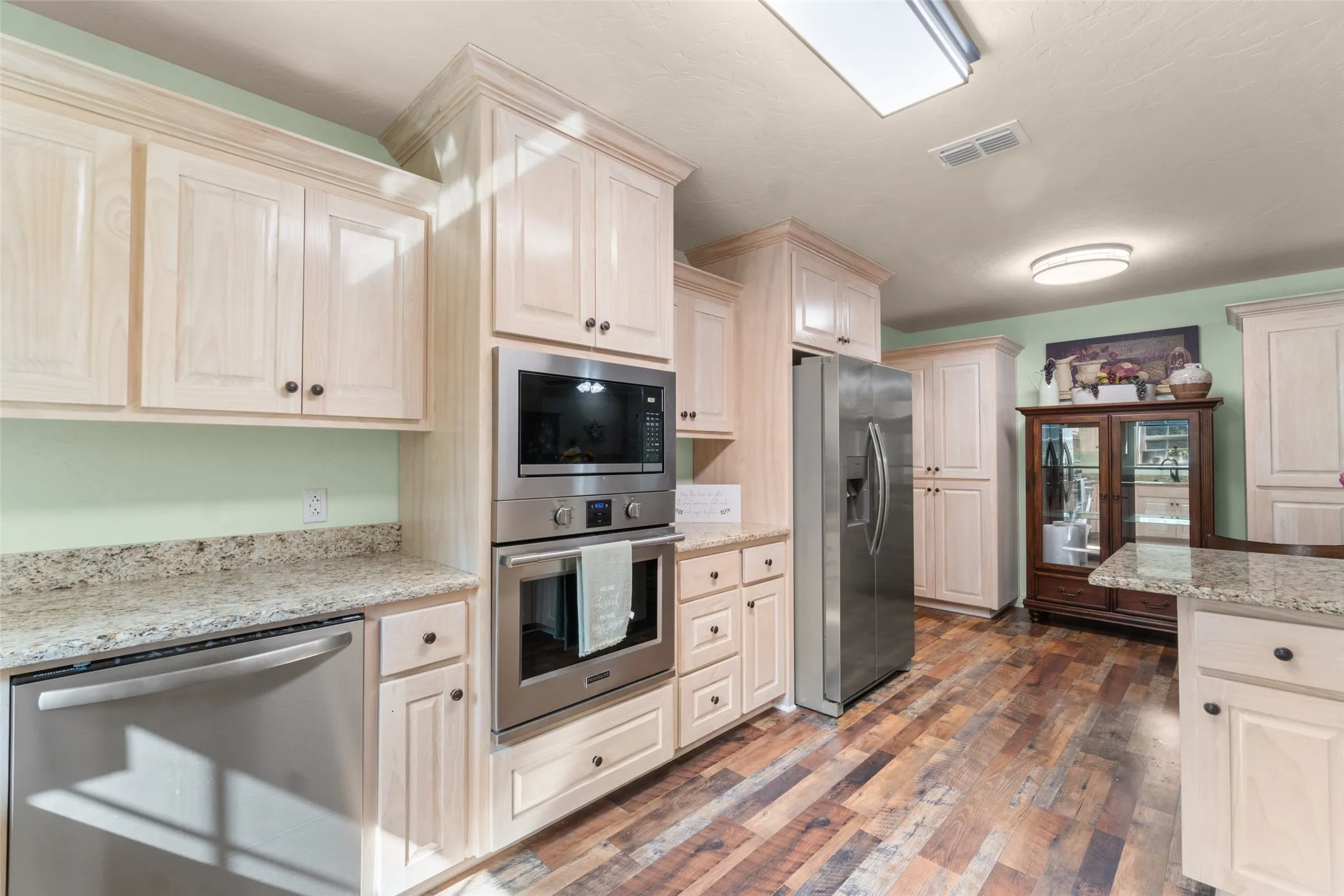 Single Family Residence For Sale in Upshur County , 525 Lake Gladewater Road, Gladewater, Texas 75647, 3 Bedroom, 2 Bathroom, 2 Garage spaces, 2,207 Sqft, built in 2023, mls#21389437, Real Estate Agent in Gladewater, Homes For Sale in Upshur county, Homes For Sale in Gladewater, Realtor in Gladewater Texas, Real Estate Brokerage Independent Realty Texas, Luminita Cordes Realtor
