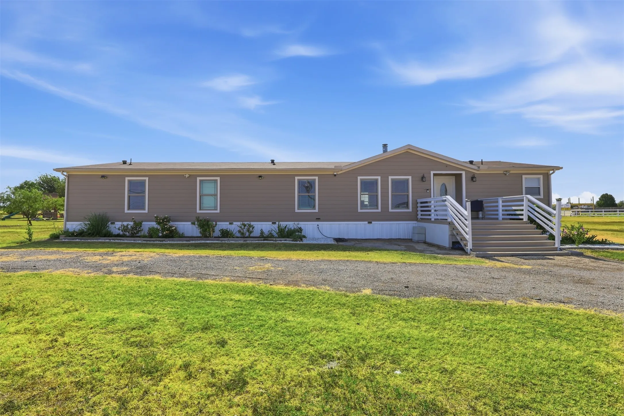Manufactured Home For Sale in Johnson County , 5812 Black Springs Lane, Joshua, Texas 76058, 4 Bedroom, 4 Bathroom, Garage spaces, 2,128 Sqft, built in 1996, mls#21388872, Real Estate Agent in Joshua, Homes For Sale in Johnson county, Homes For Sale in Joshua, Realtor in Joshua Texas, Real Estate Brokerage Independent Realty Texas, Luminita Cordes Realtor