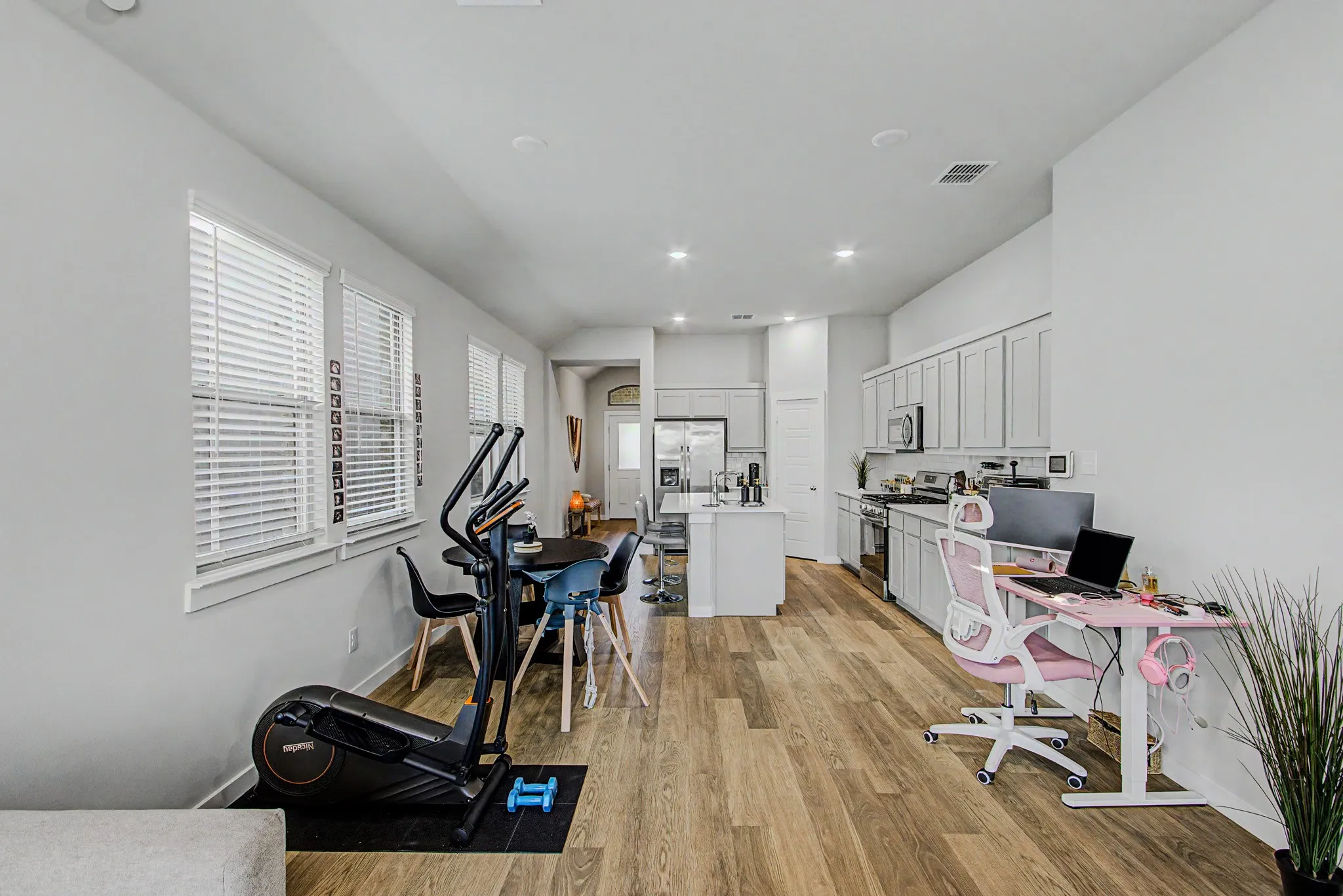 Single Family Residence For Rent in Collin County , 415 Travine Drive, Princeton, Texas 75071, 3 Bedroom, 2 Bathroom, 2 Garage spaces, 1,973 Sqft, built in 2024, mls#21389432, Real Estate Agent in Princeton, Homes For Rent in Collin county, Homes For Rent in Princeton, Realtor in Princeton Texas, Real Estate Brokerage Independent Realty Texas, Luminita Cordes Realtor